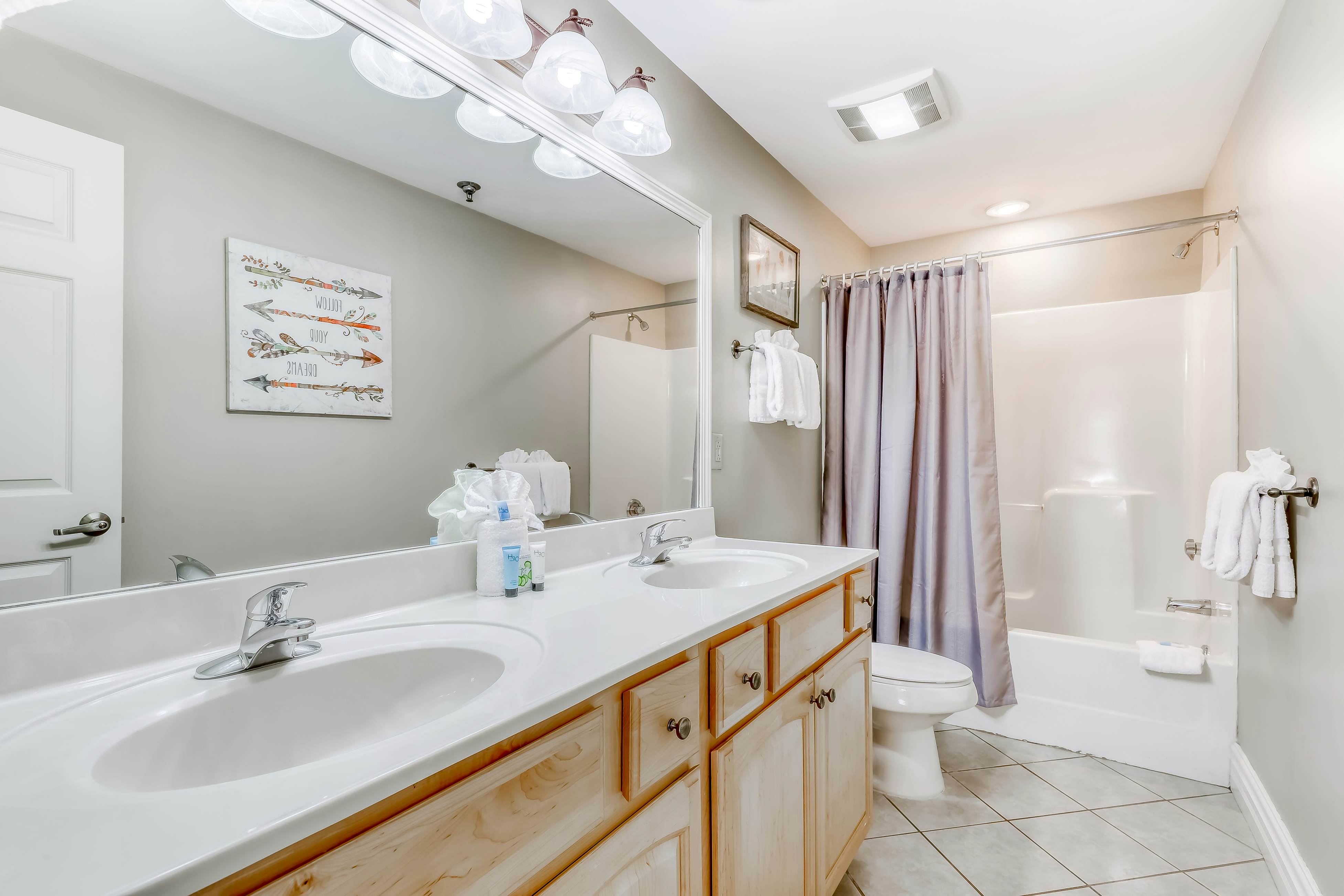 Cozy Downtown Condo, Sleeps 6・Hot Tub・Fitness Room