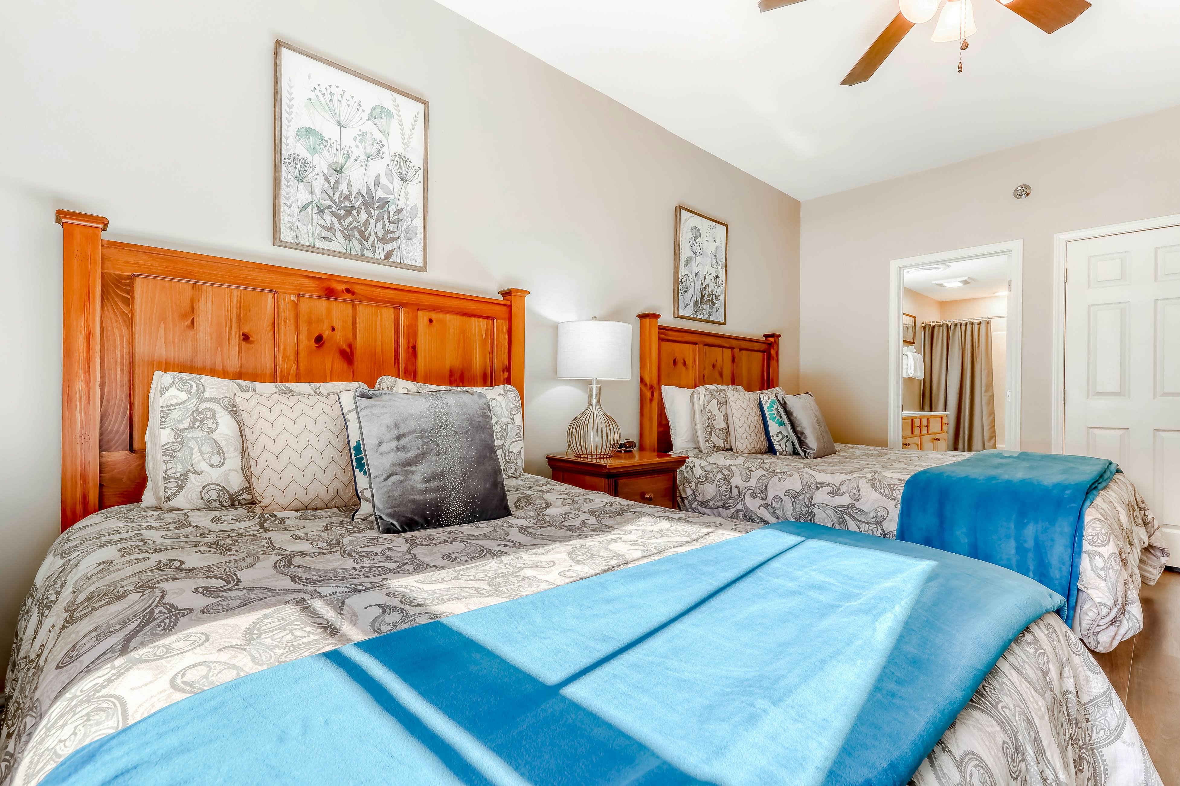 Cozy Downtown Condo, Sleeps 6・Hot Tub・Fitness Room