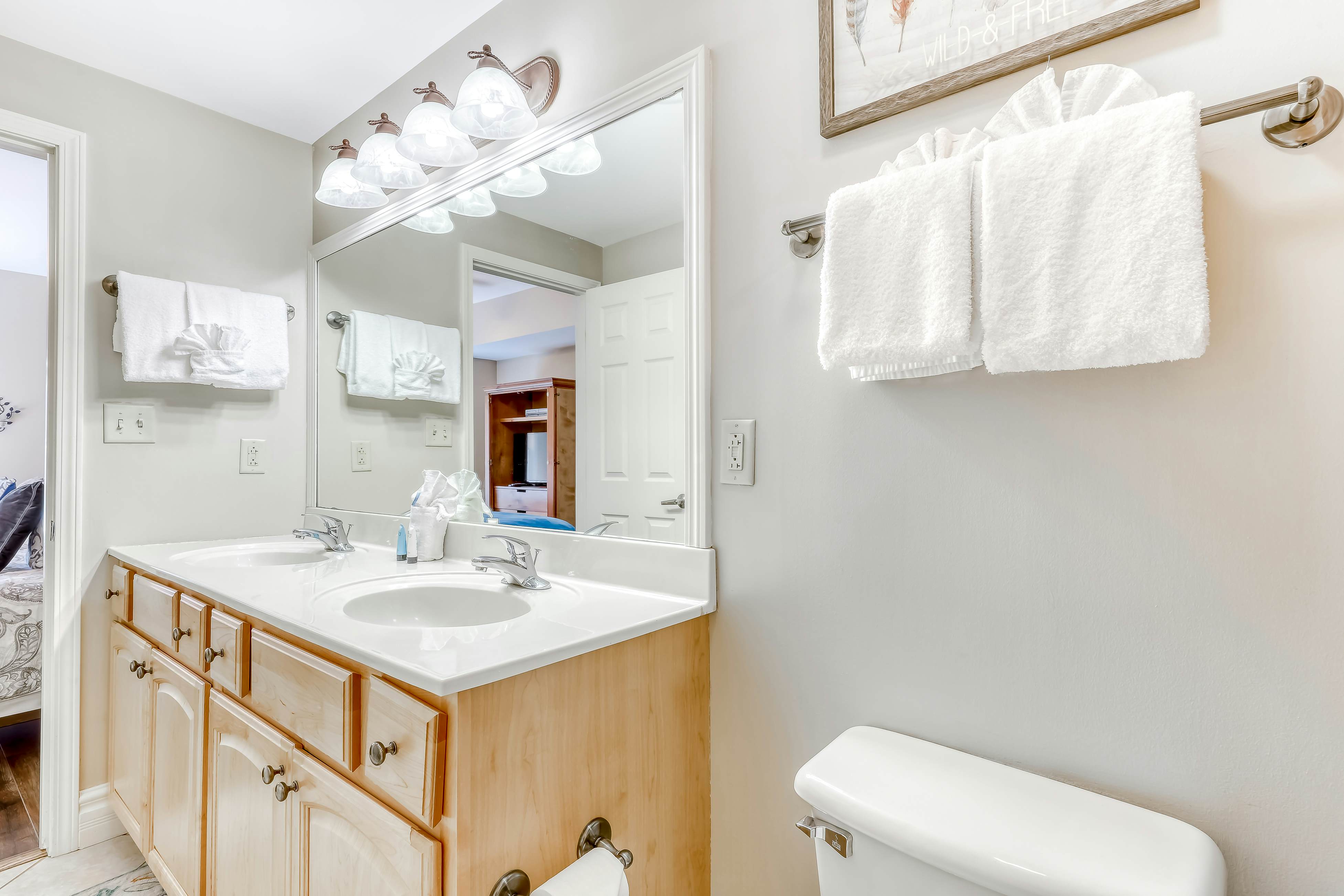 Cozy Downtown Condo, Sleeps 6・Hot Tub・Fitness Room