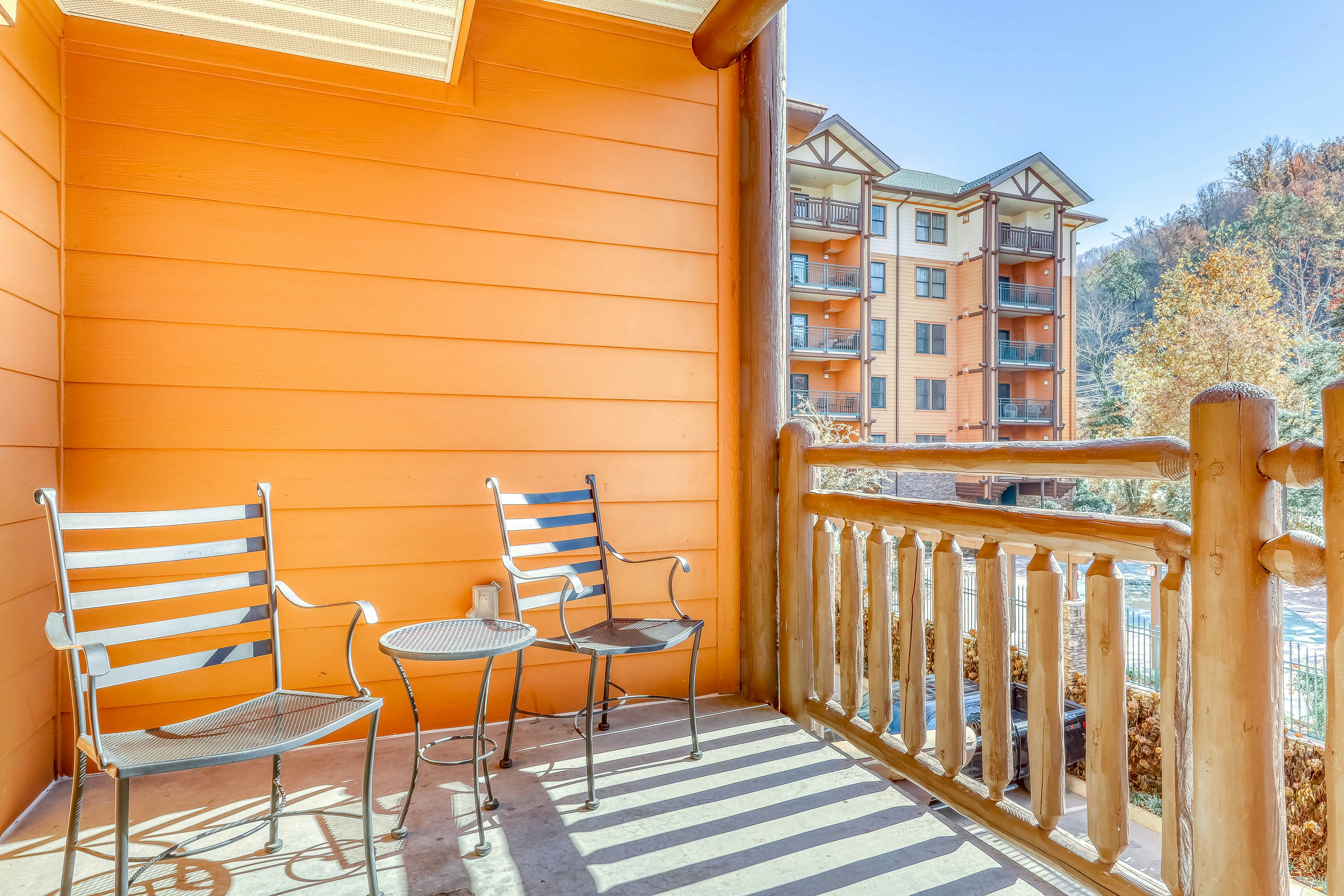 Cozy Downtown Condo, Sleeps 6・Hot Tub・Fitness Room