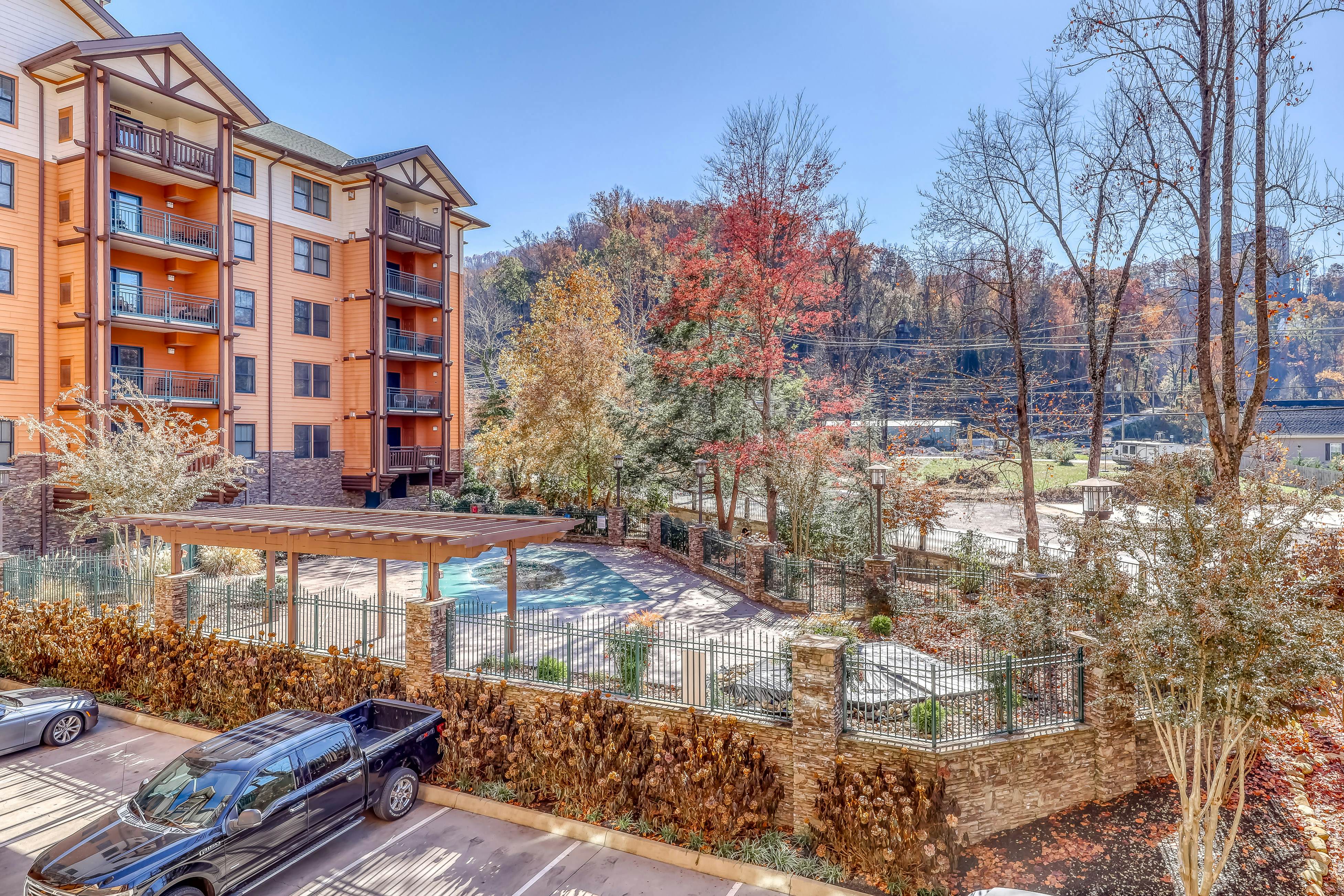 Cozy Downtown Condo, Sleeps 6・Hot Tub・Fitness Room