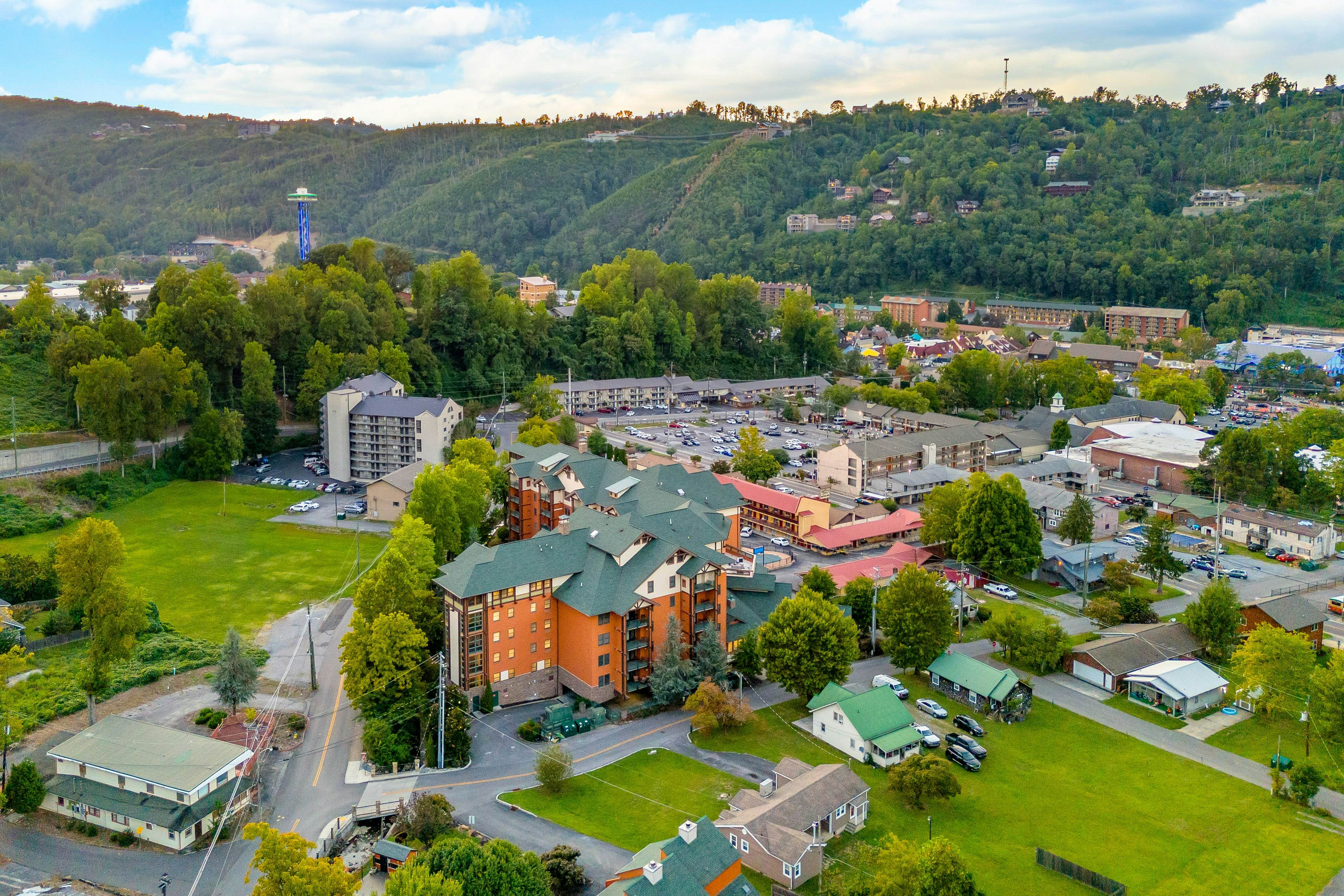 Cozy Downtown Condo, Sleeps 6・Hot Tub・Fitness Room