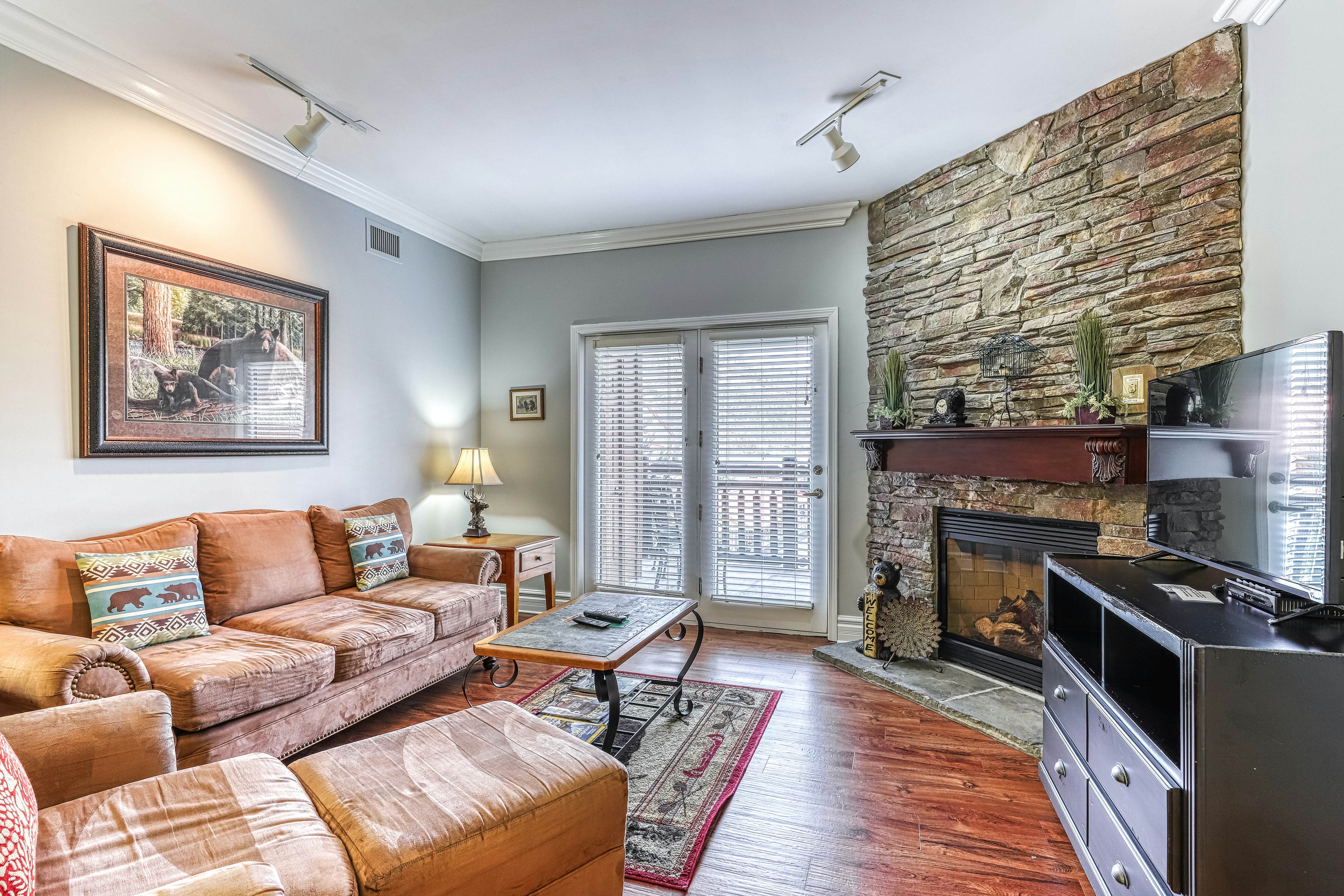 Relaxing Downtown Condo, Sleeps 6・Hot Tub・Gym