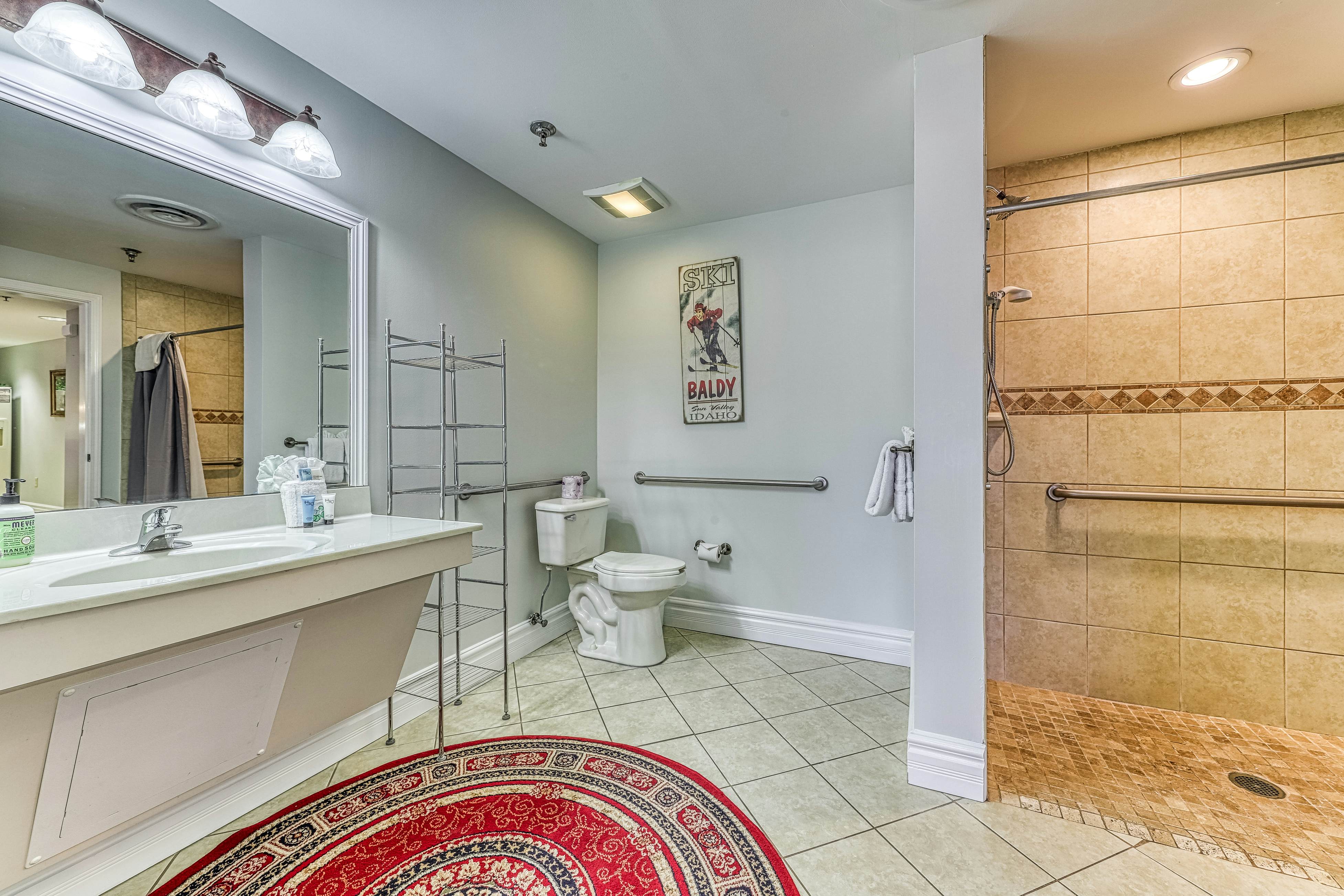 Relaxing Downtown Condo, Sleeps 6・Hot Tub・Gym