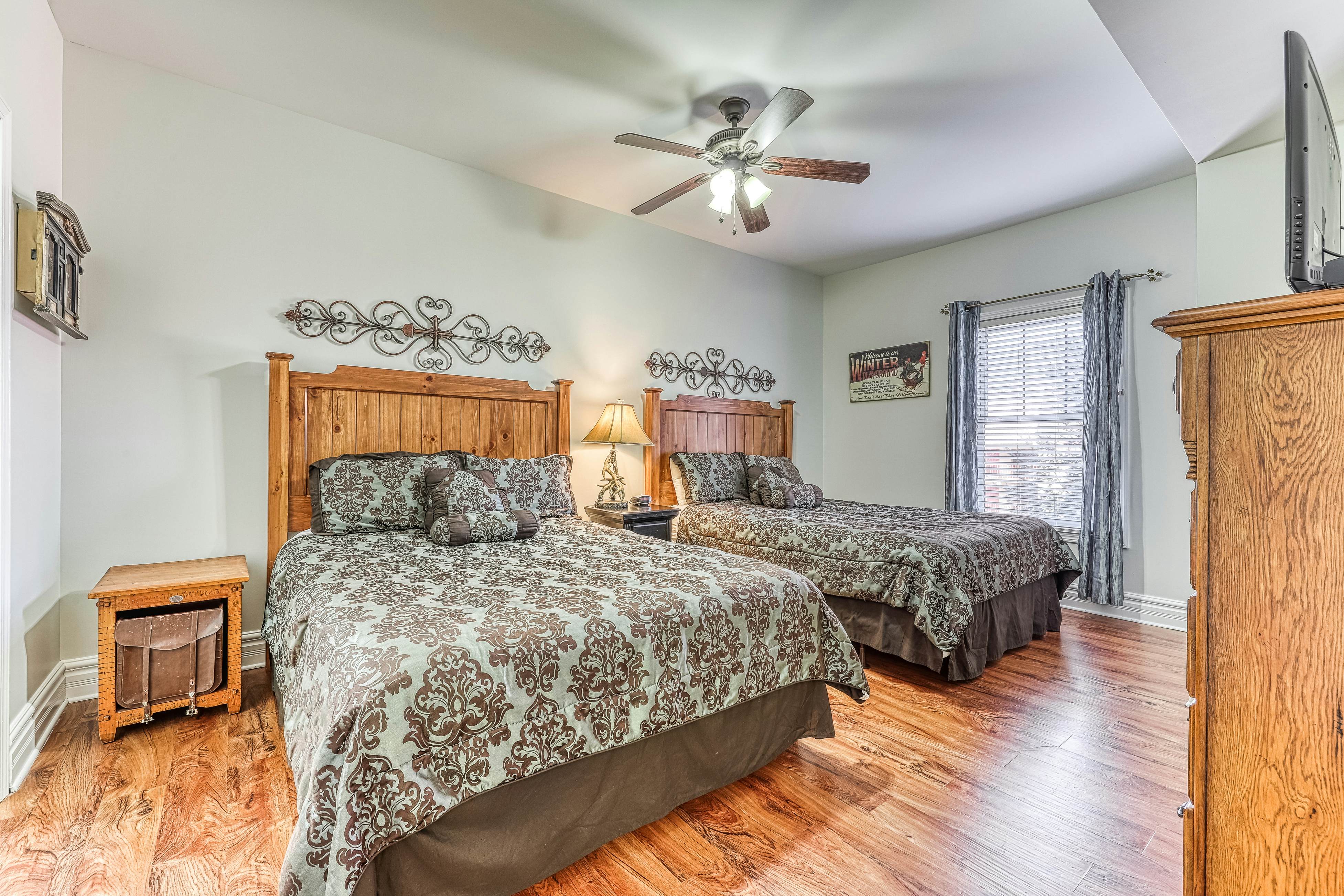 Relaxing Downtown Condo, Sleeps 6・Hot Tub・Gym