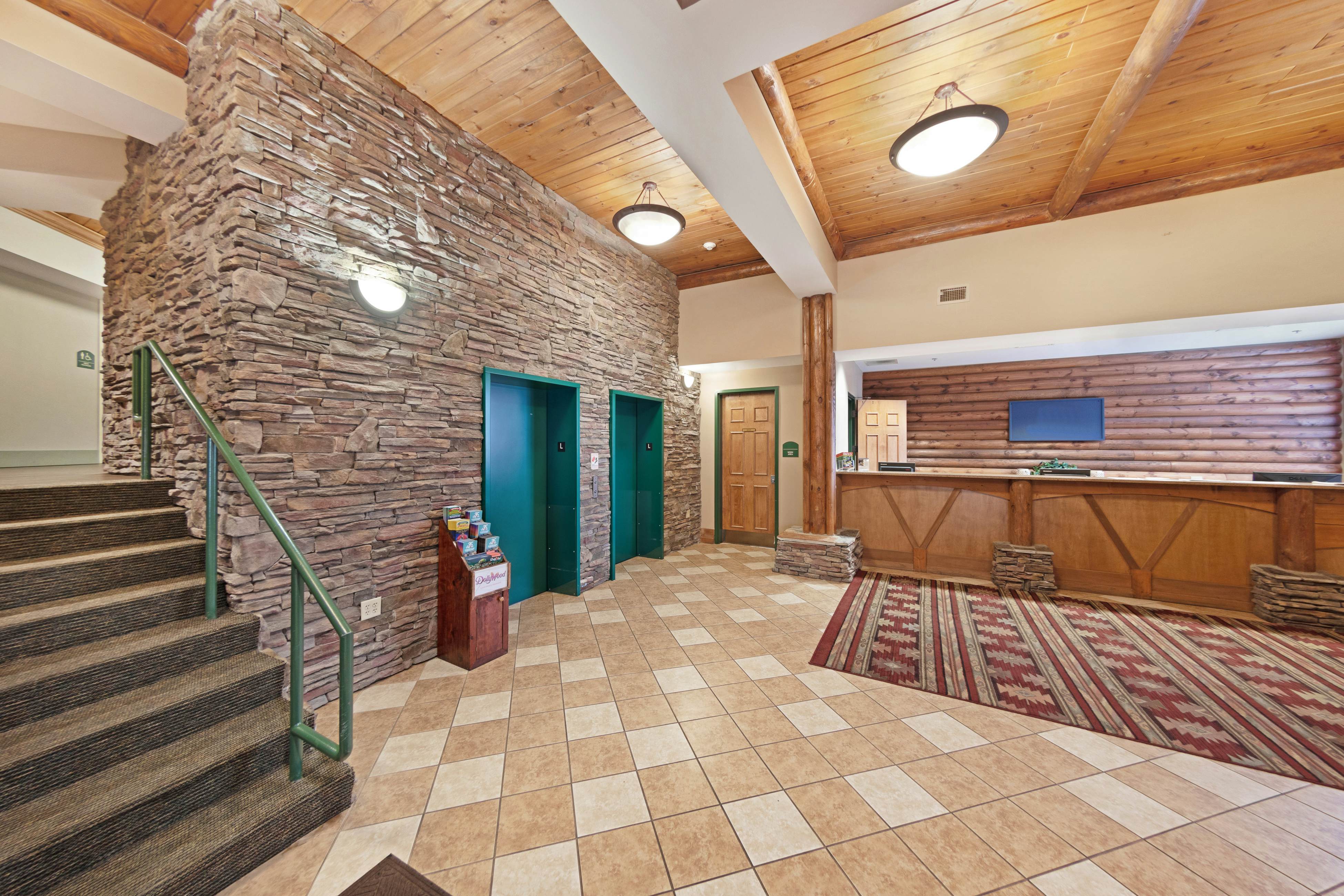 Relaxing Downtown Condo, Sleeps 6・Hot Tub・Gym