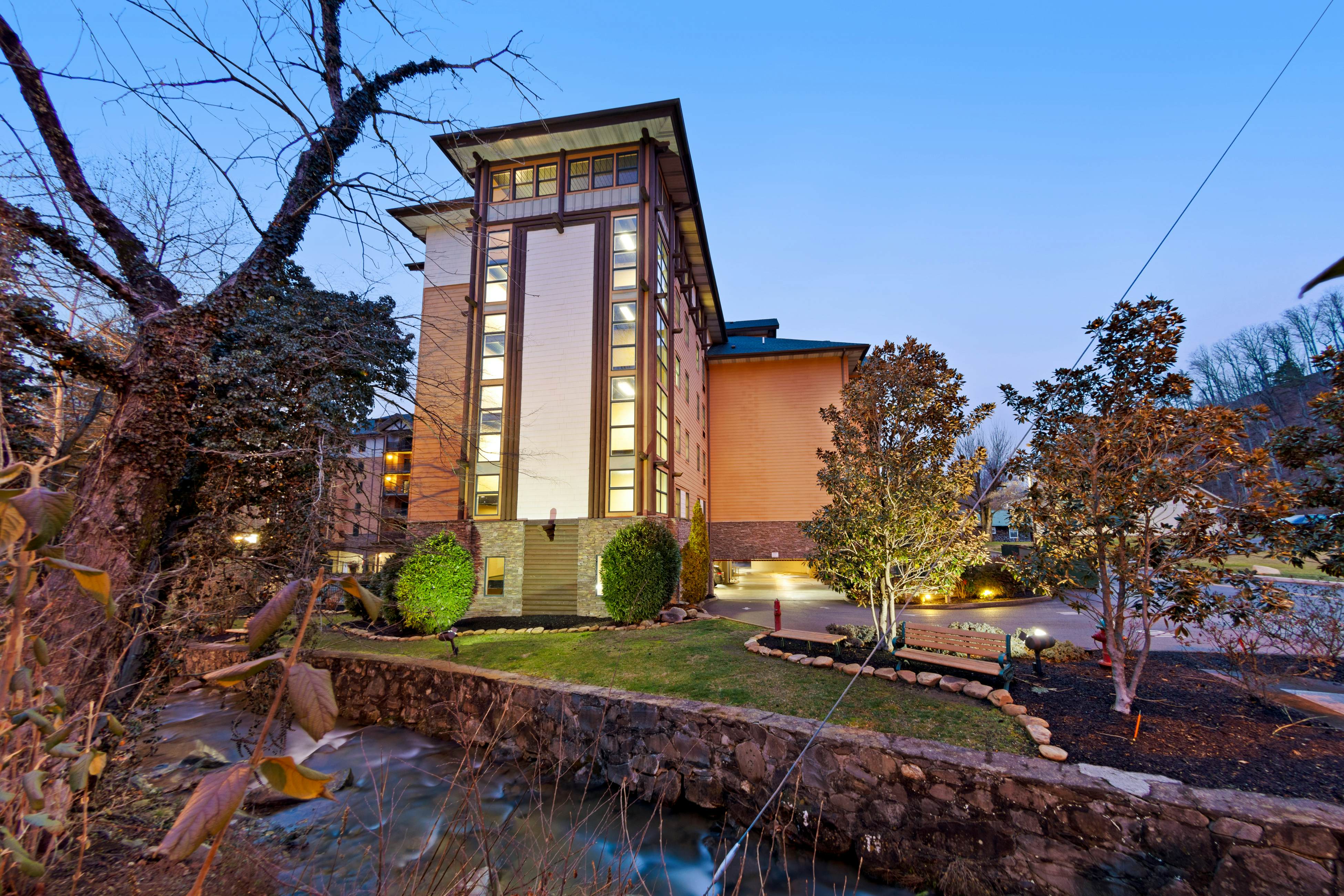 Relaxing Downtown Condo, Sleeps 6・Hot Tub・Gym