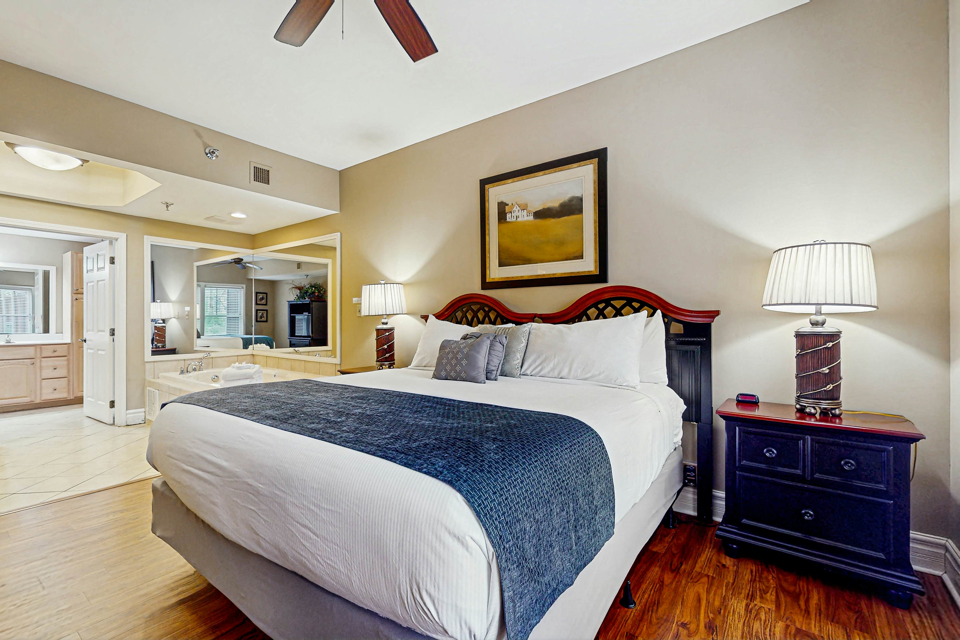 Well Decorated Luxe Condo, Sleeps 8・Near Downtown