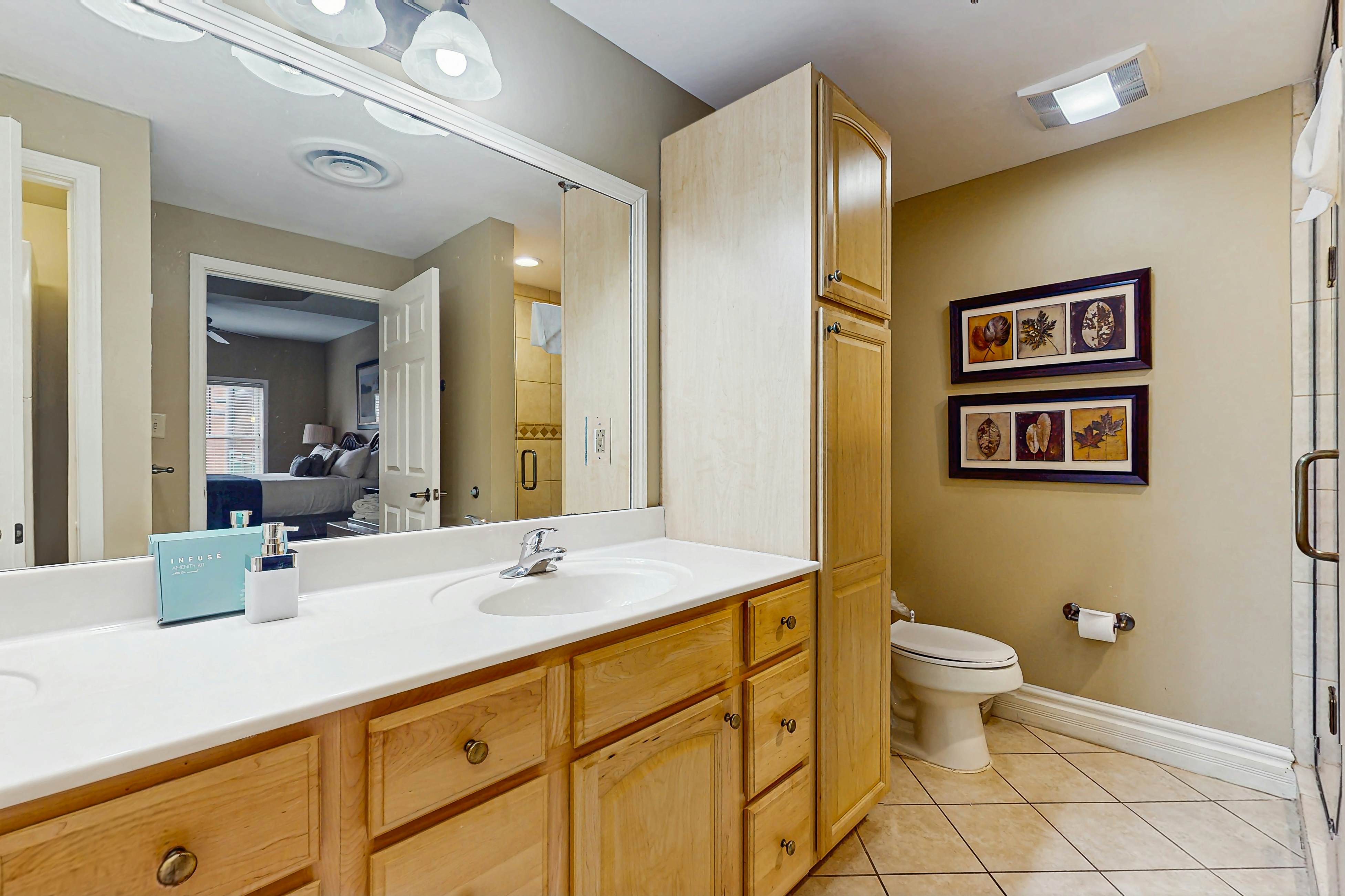 Well Decorated Luxe Condo, Sleeps 8・Near Downtown