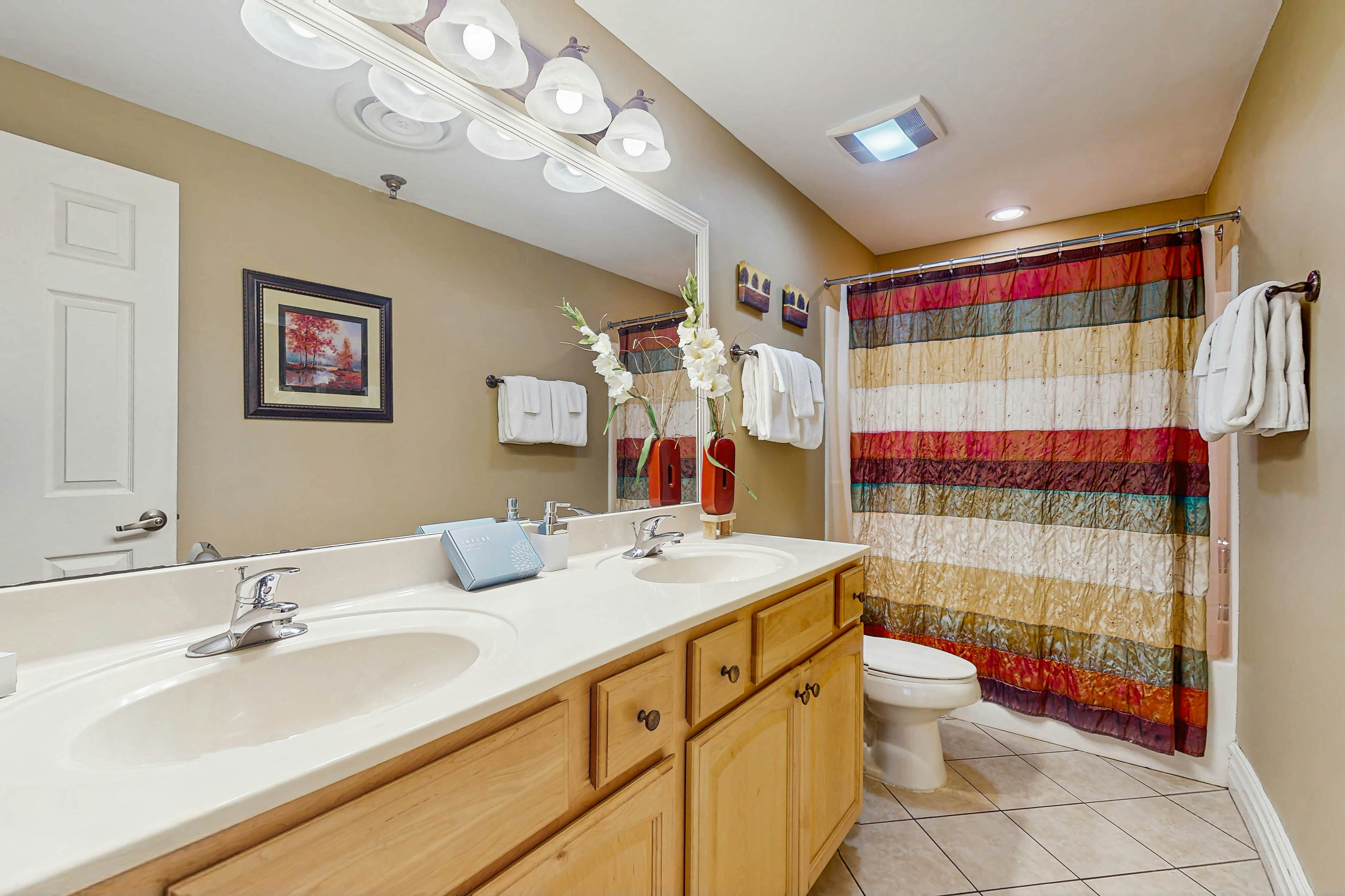 Well Decorated Luxe Condo, Sleeps 8・Near Downtown