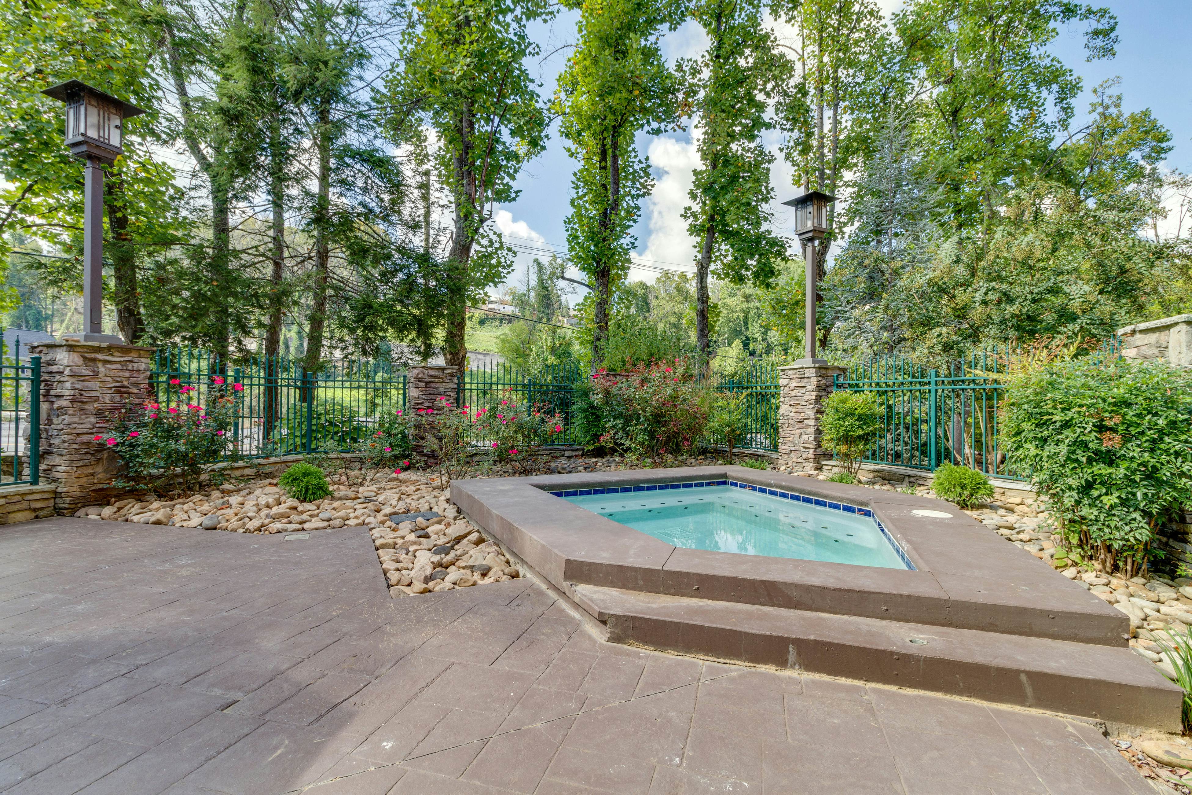 Well Decorated Luxe Condo, Sleeps 8・Near Downtown