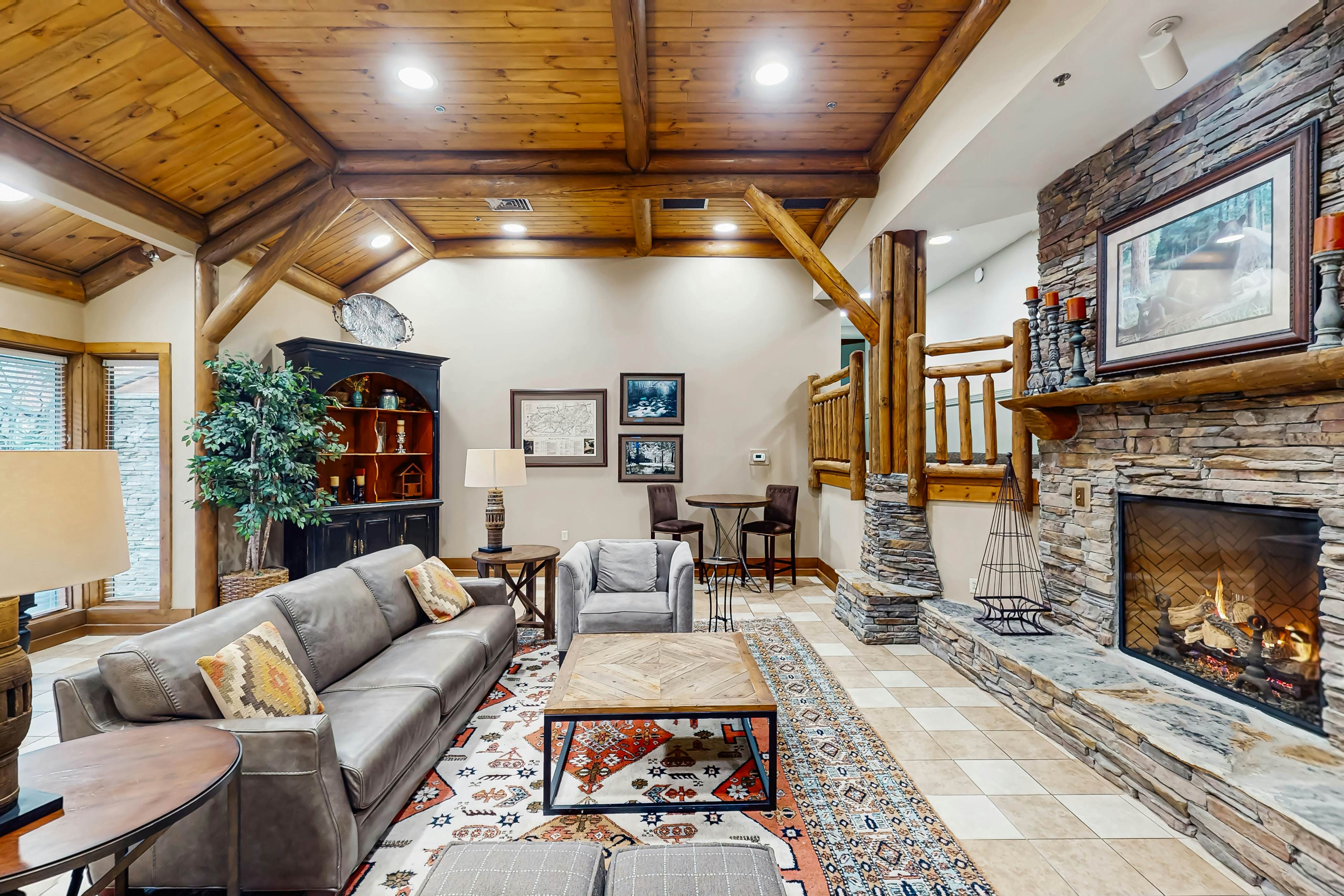 Well Decorated Luxe Condo, Sleeps 8・Near Downtown