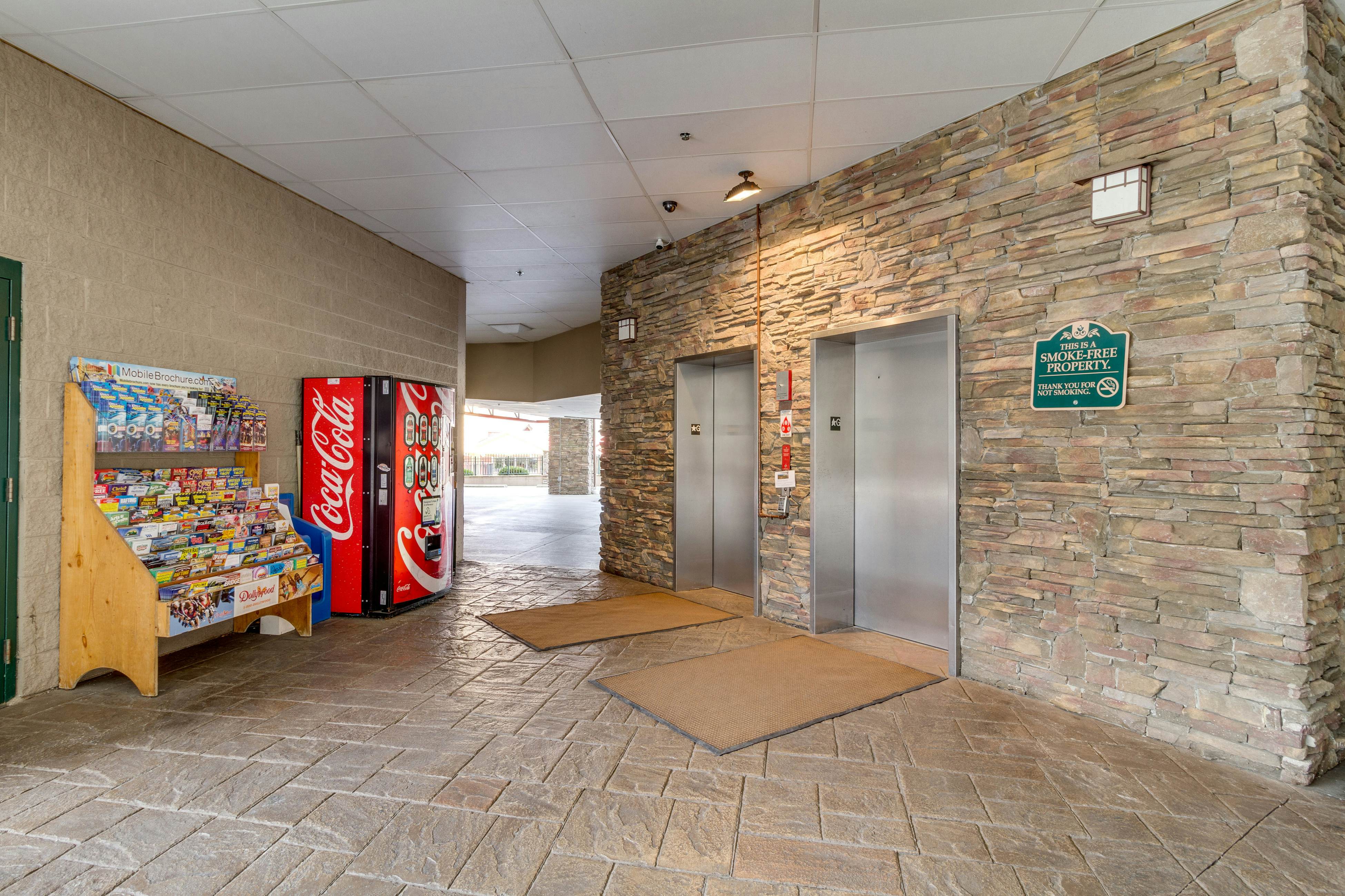 Well Decorated Luxe Condo, Sleeps 8・Near Downtown