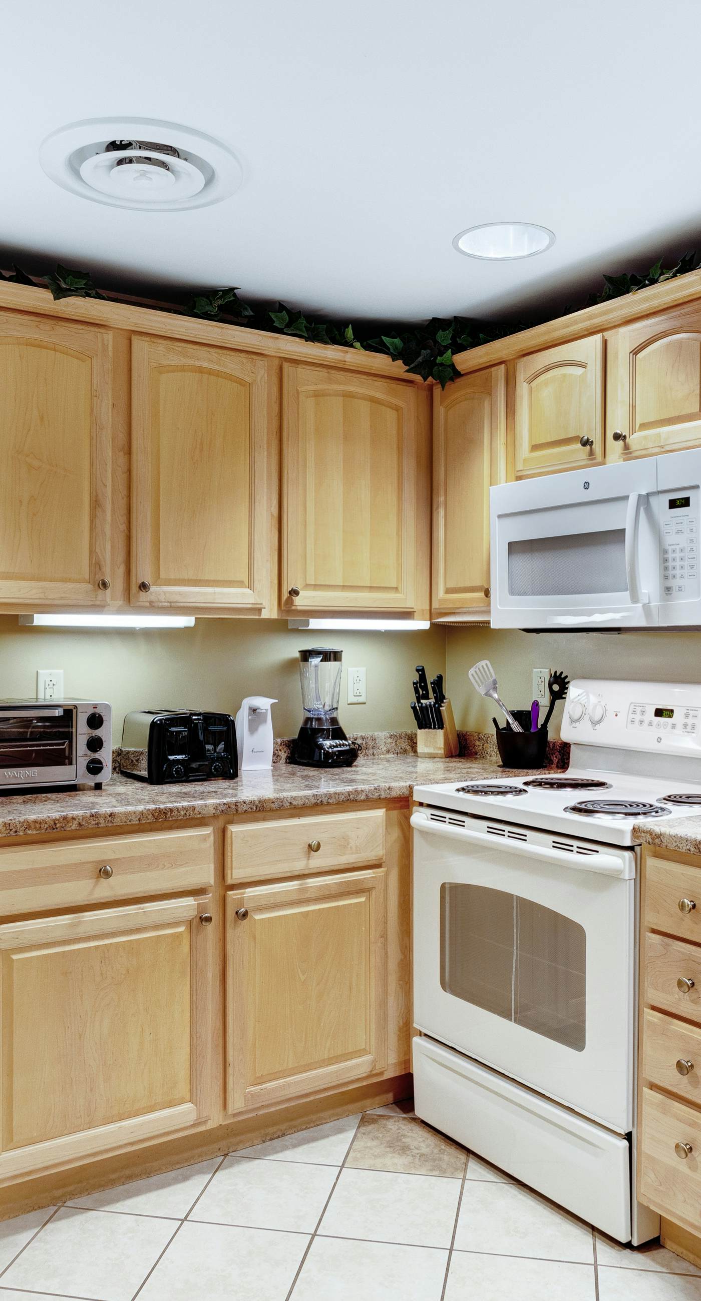 Polished Downtown Condo, Sleeps 8・Fireplace・Gym