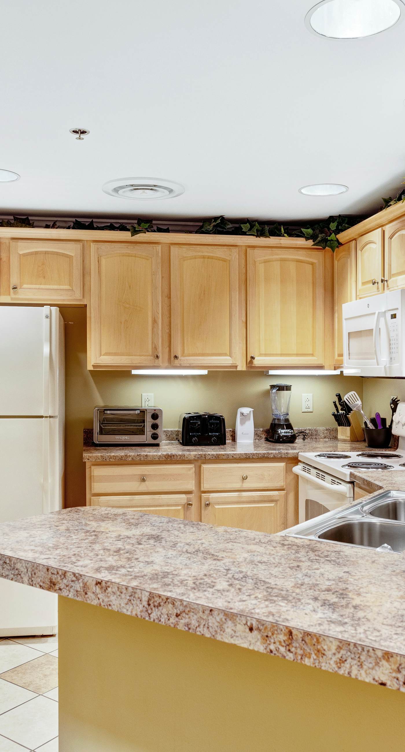 Polished Downtown Condo, Sleeps 8・Fireplace・Gym