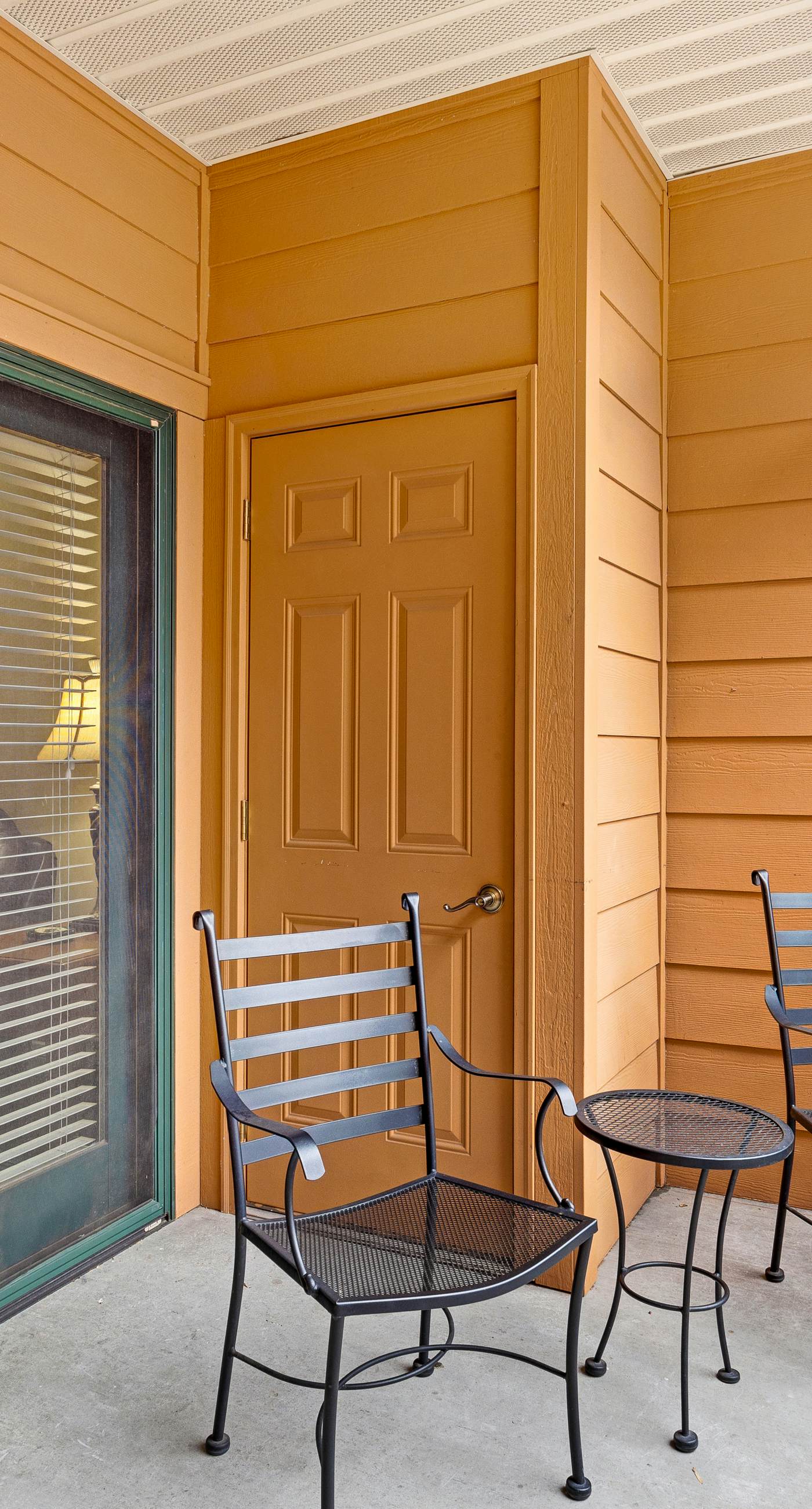 Polished Downtown Condo, Sleeps 8・Fireplace・Gym