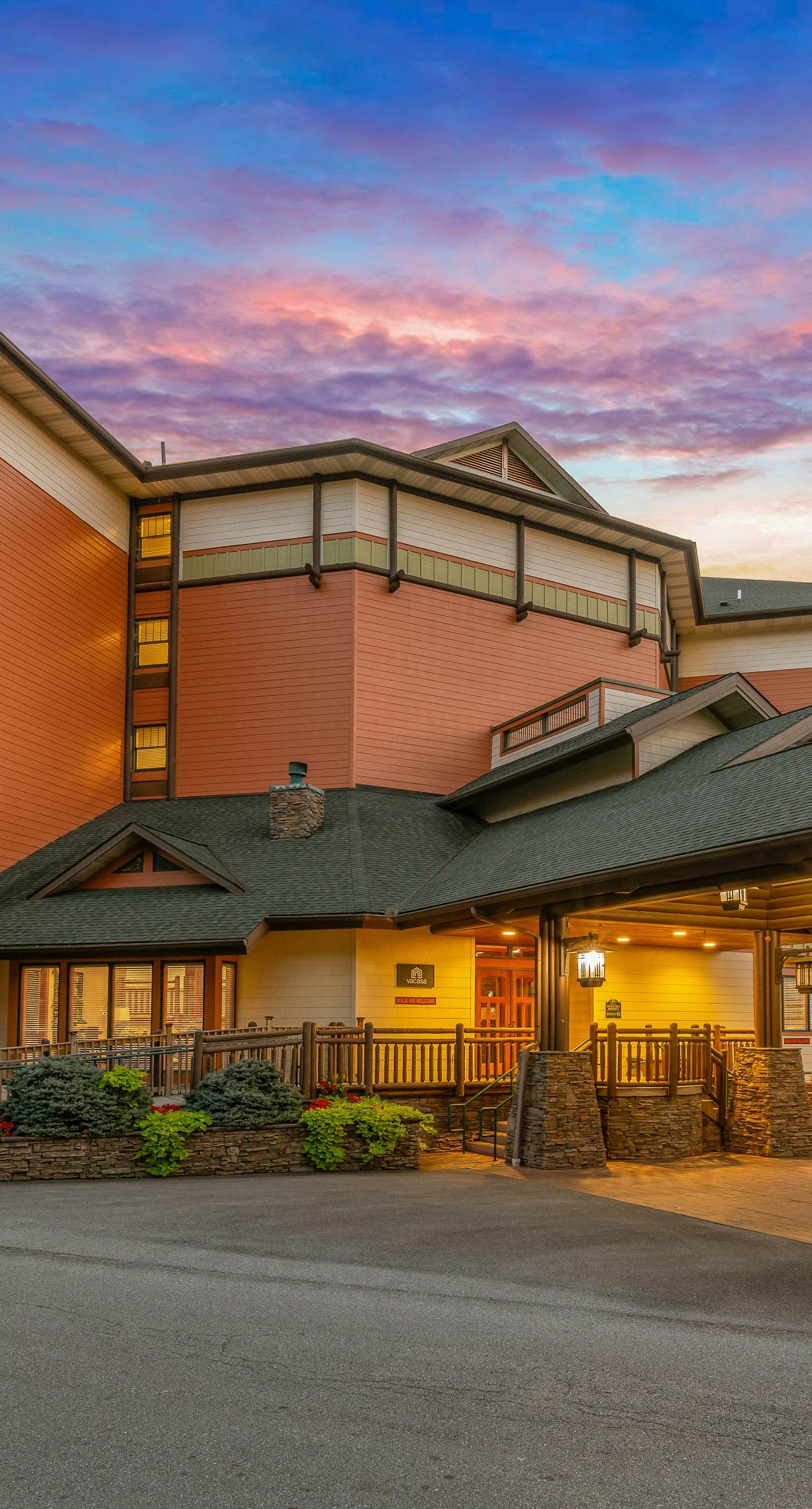 Polished Downtown Condo, Sleeps 8・Fireplace・Gym