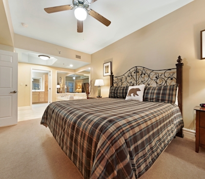 Downtown Condo, Sleeps 6・Fireplace・Hot Tub