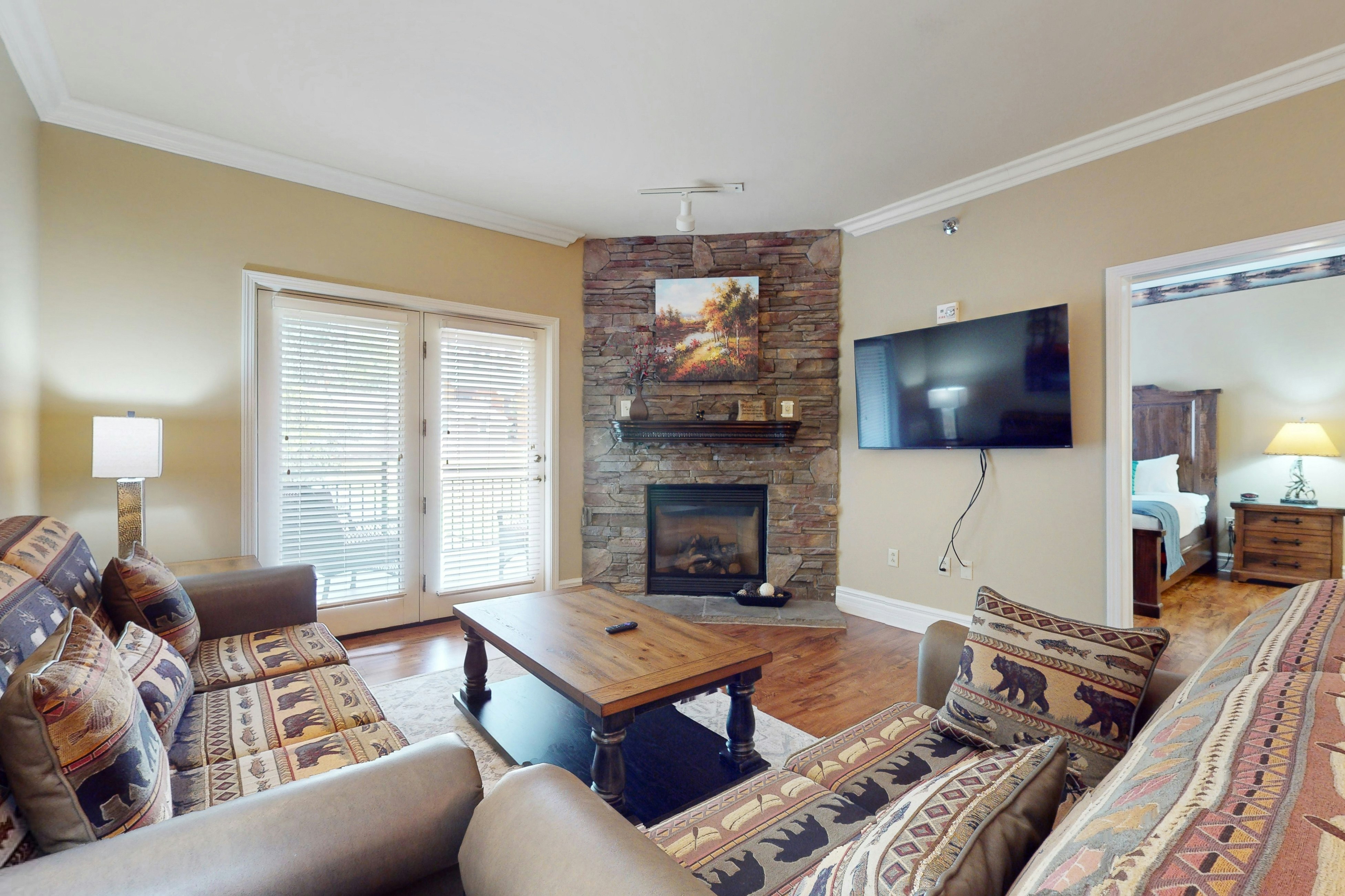 Cozy Condo W Balcony, Sleeps 6・Gym・Hot Tub