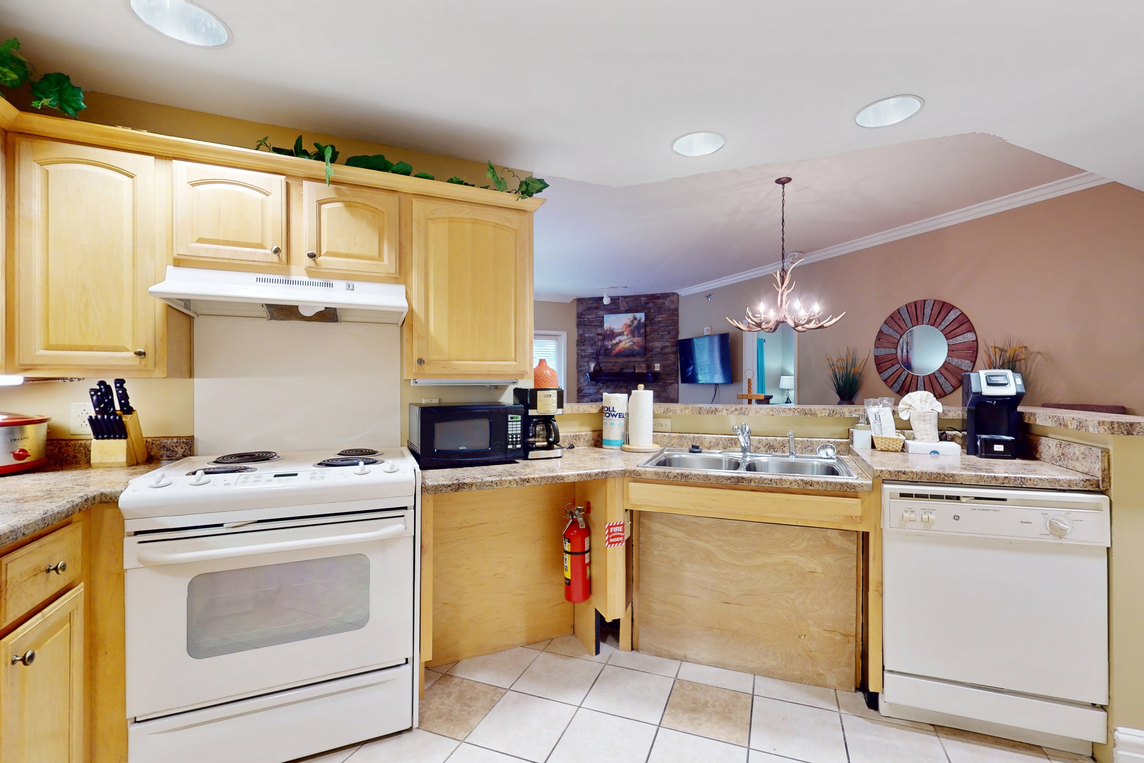 Cozy Condo W Balcony, Sleeps 6・Gym・Hot Tub