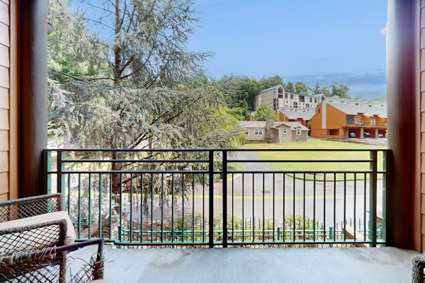 Cozy Condo W Balcony, Sleeps 6・Gym・Hot Tub