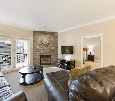 Luxe Downtown Condo, Sleeps 6・Fireplace・Jetted Tub