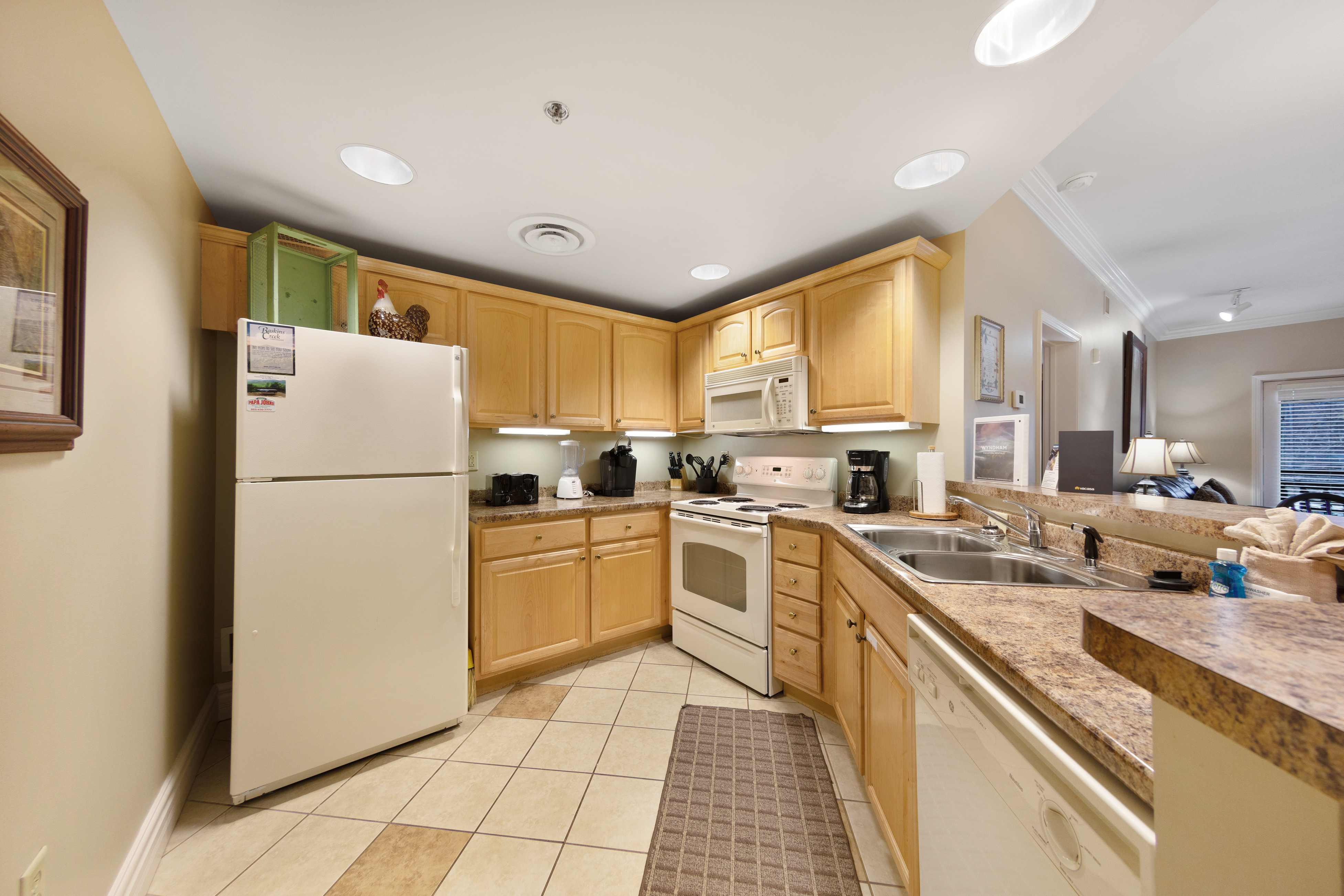 Luxe Downtown Condo, Sleeps 6・Fireplace・Jetted Tub