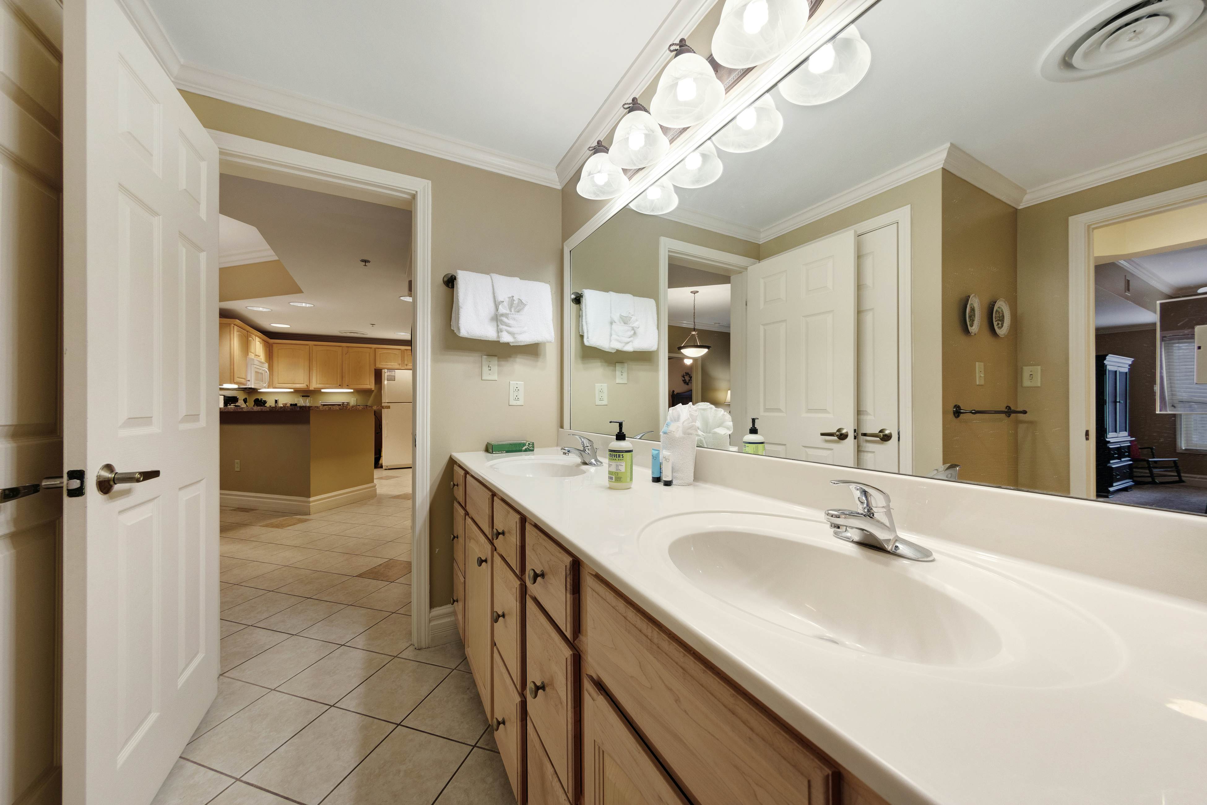 Inviting Well Decorated Condo, Sleeps 8・Balcony