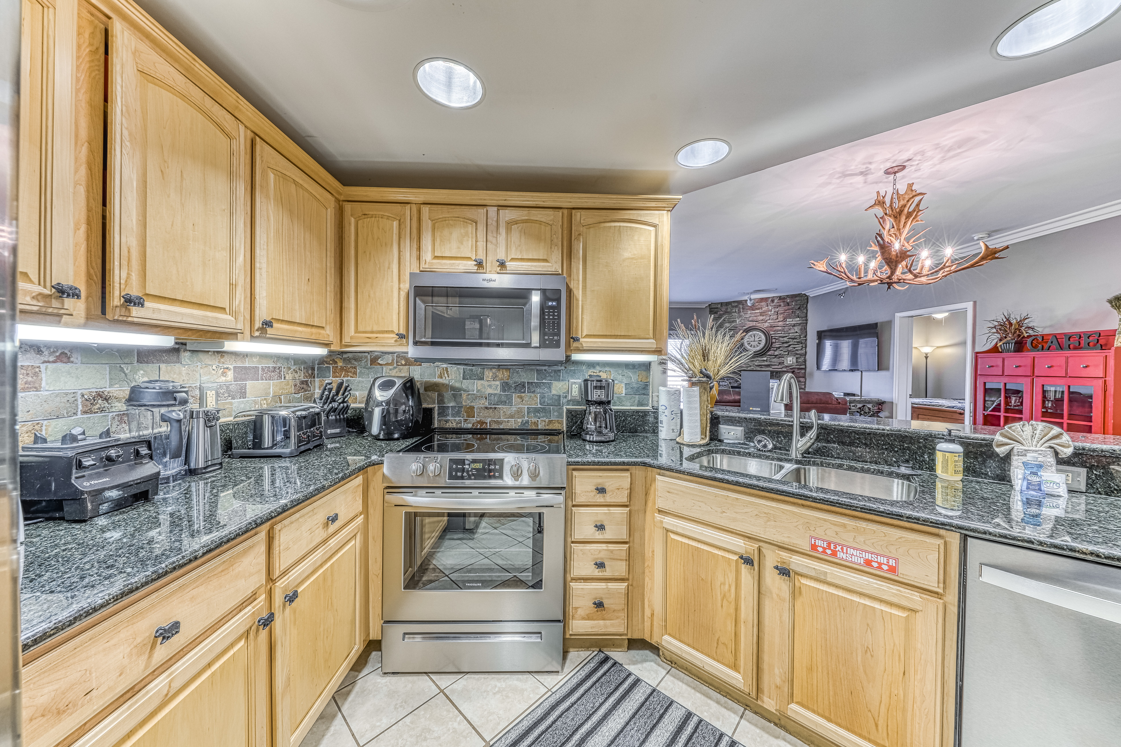 Mountain Style Condo, Sleep 6, Fireplace, Jetted Tub