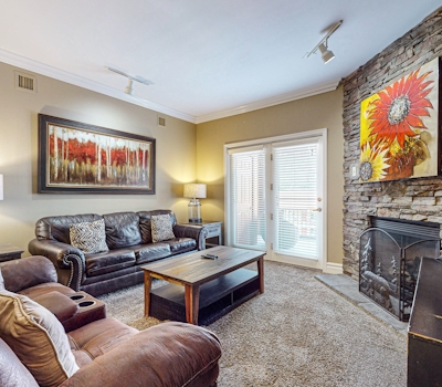 Charming Condo W Fireplace, Sleeps 8・Hot Tub・Gym