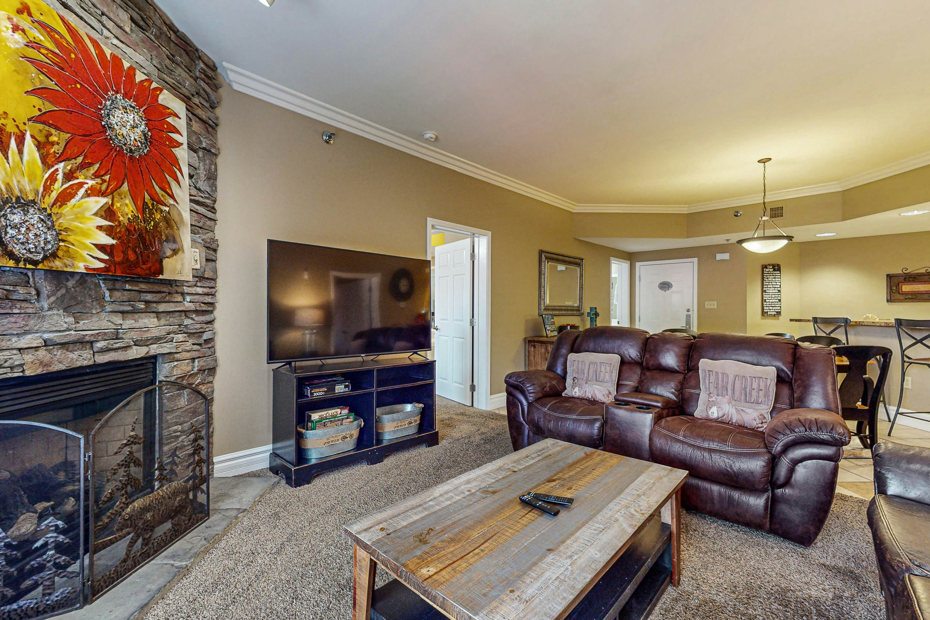 Charming Condo W Fireplace, Sleeps 8・Hot Tub・Gym