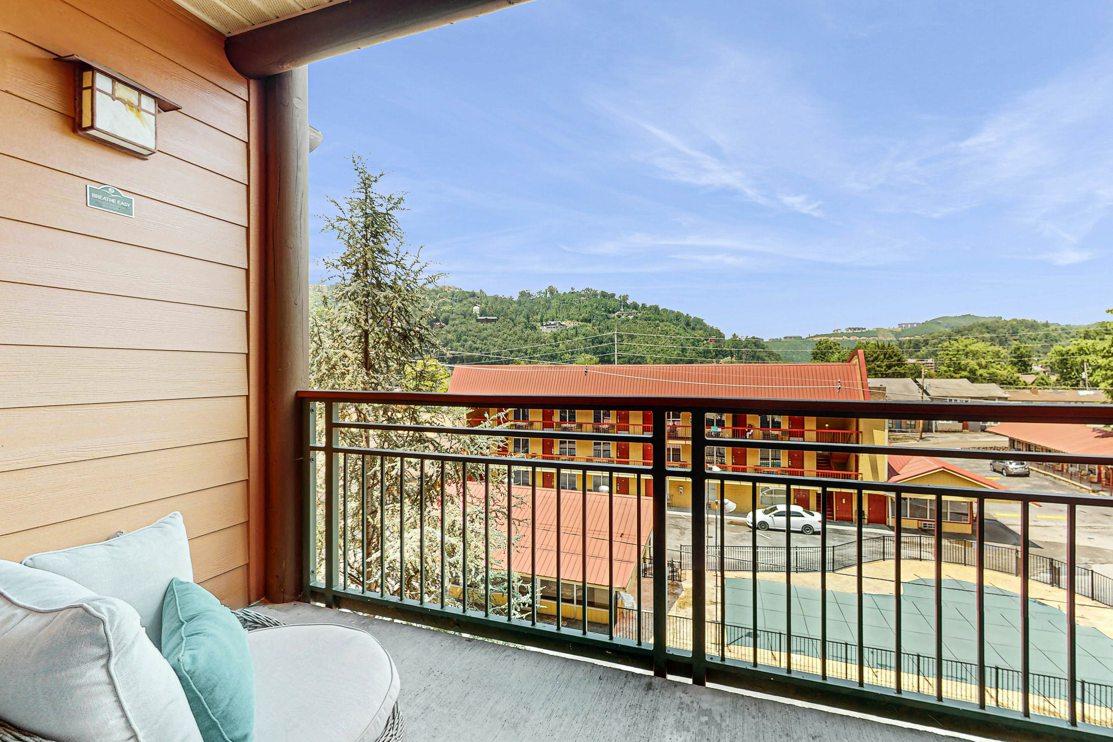 Charming Condo W Fireplace, Sleeps 8・Hot Tub・Gym