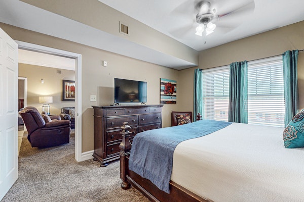 Charming Condo W Fireplace, Sleeps 8・Hot Tub・Gym