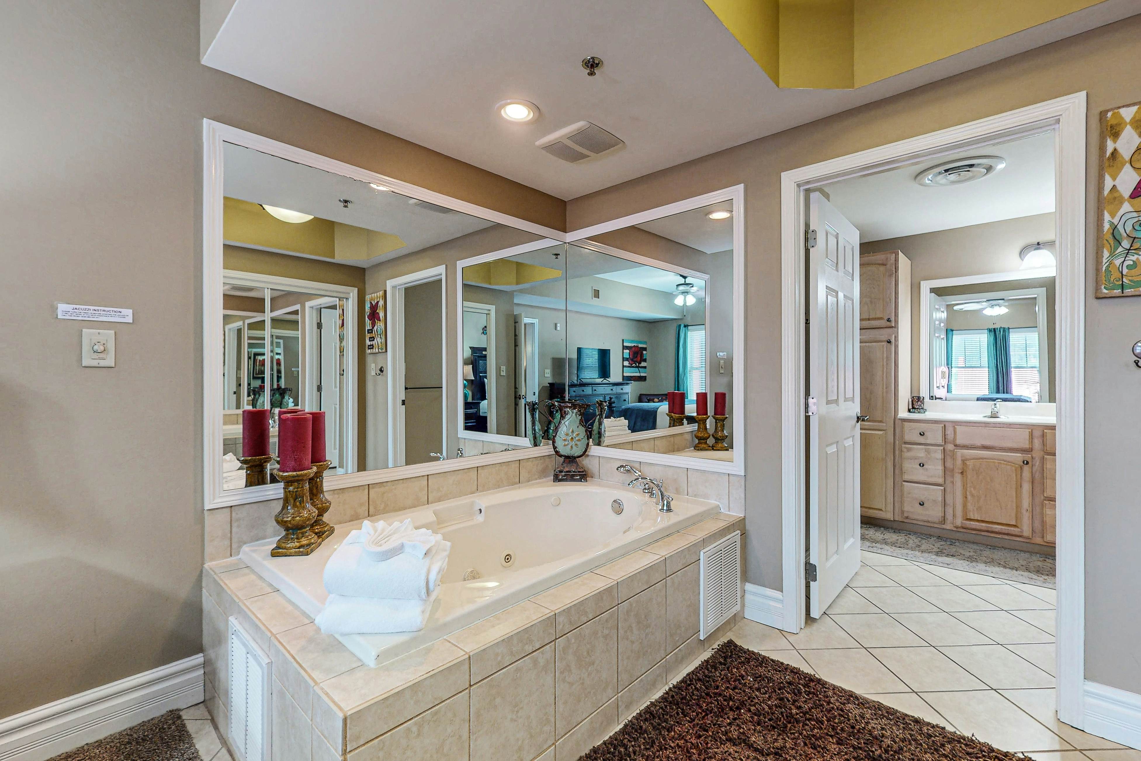 Charming Condo W Fireplace, Sleeps 8・Hot Tub・Gym