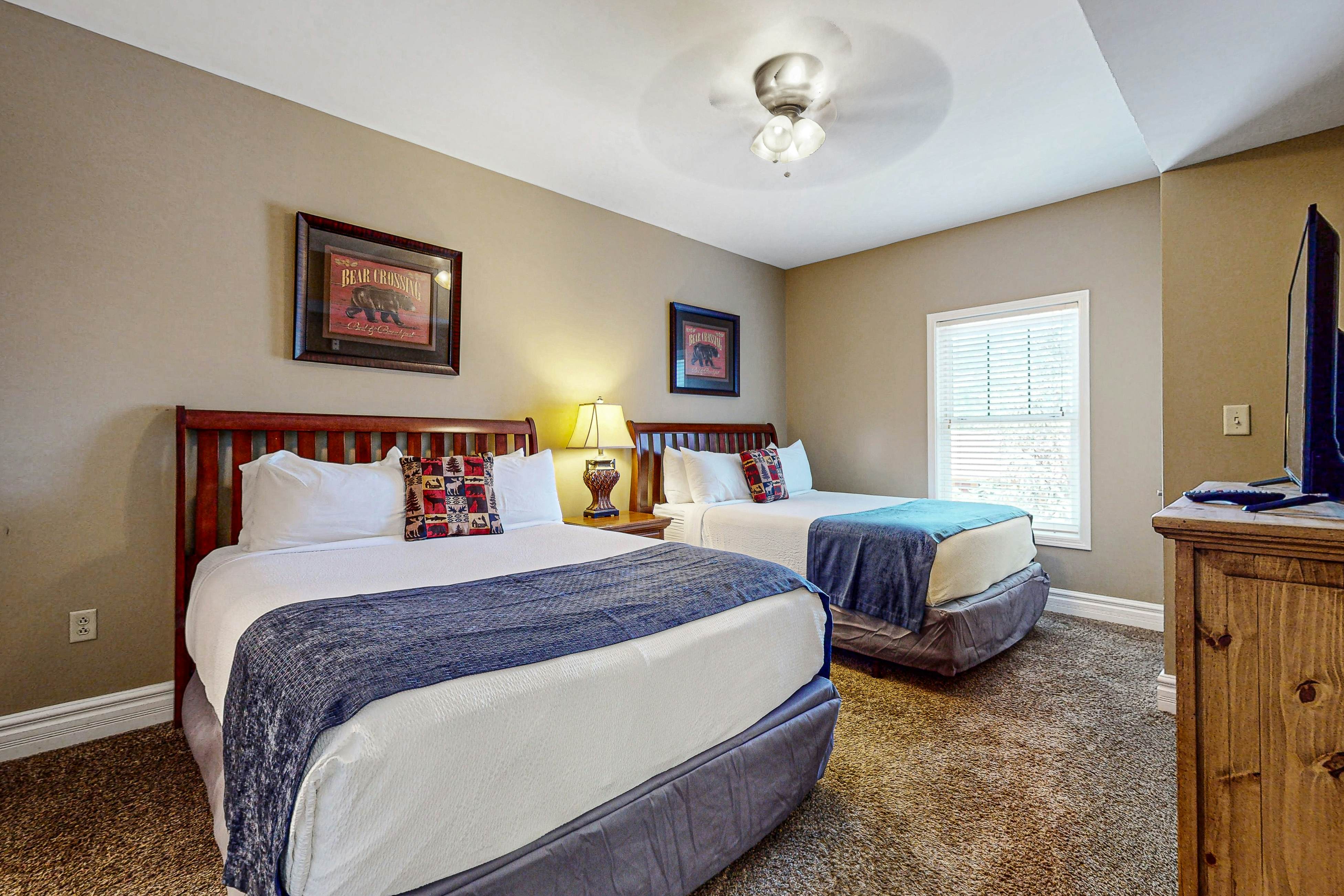 Charming Condo W Fireplace, Sleeps 8・Hot Tub・Gym