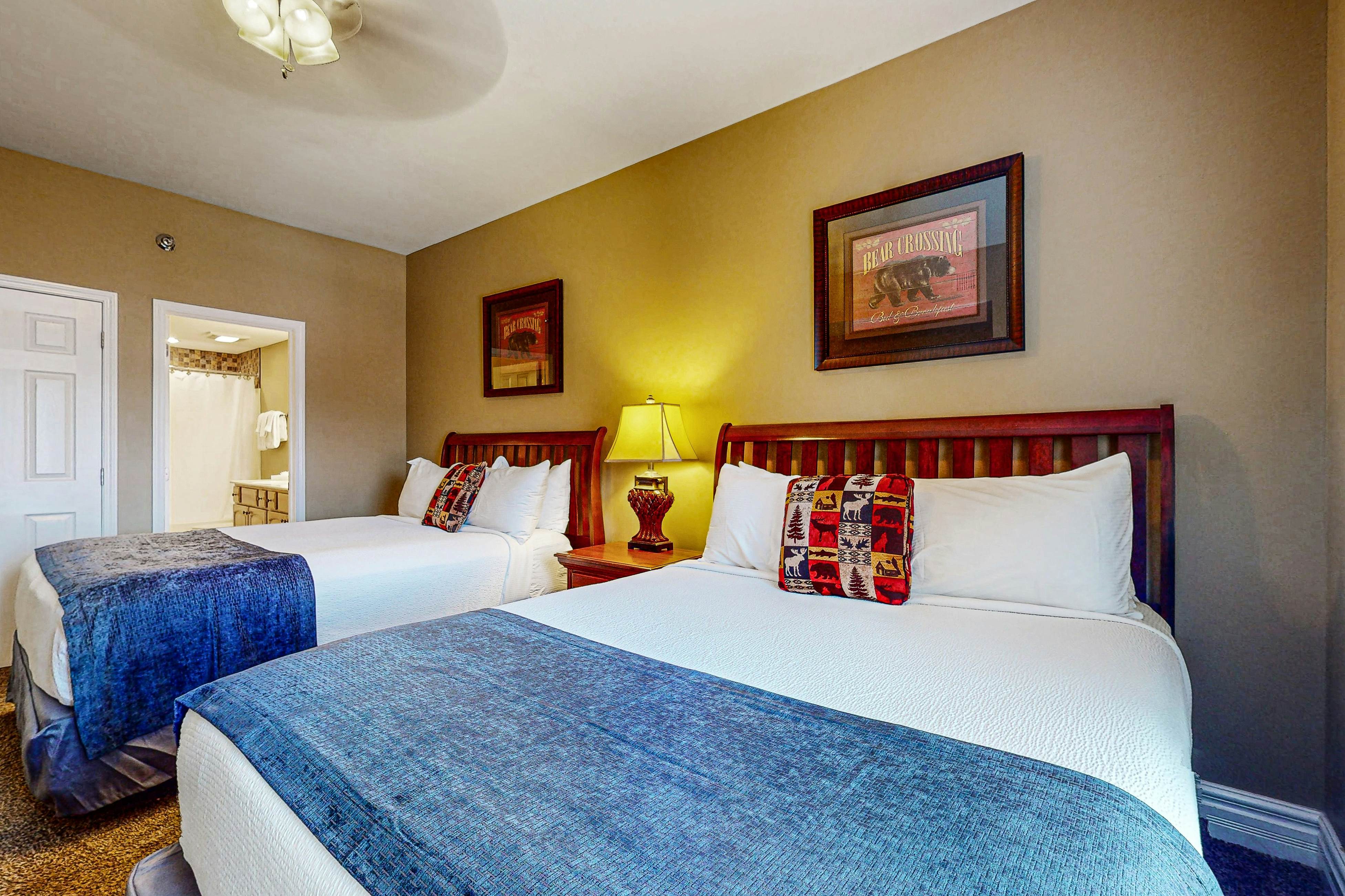 Charming Condo W Fireplace, Sleeps 8・Hot Tub・Gym