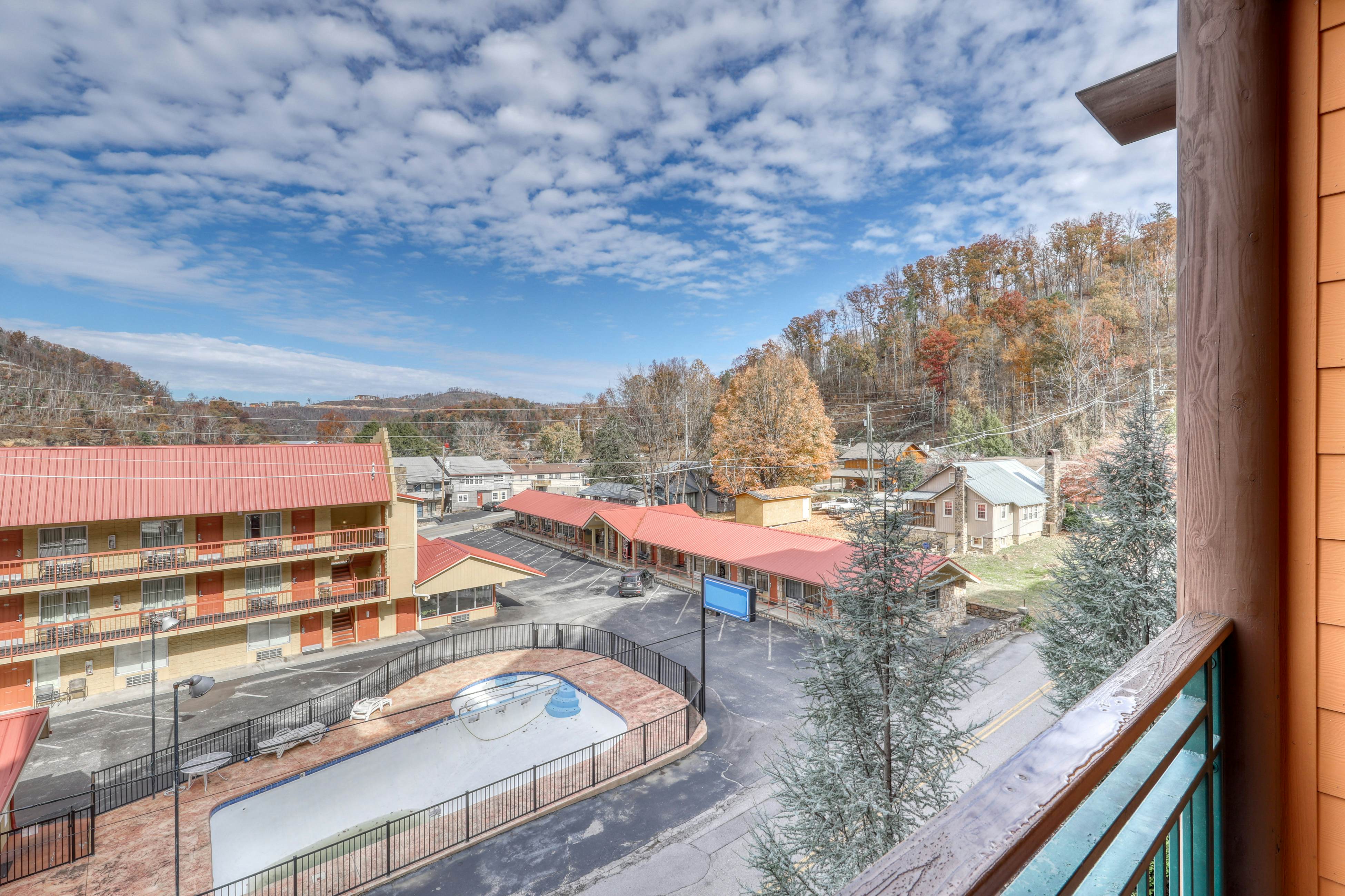 Charming Condo W Fireplace, Sleeps 8・Hot Tub・Gym