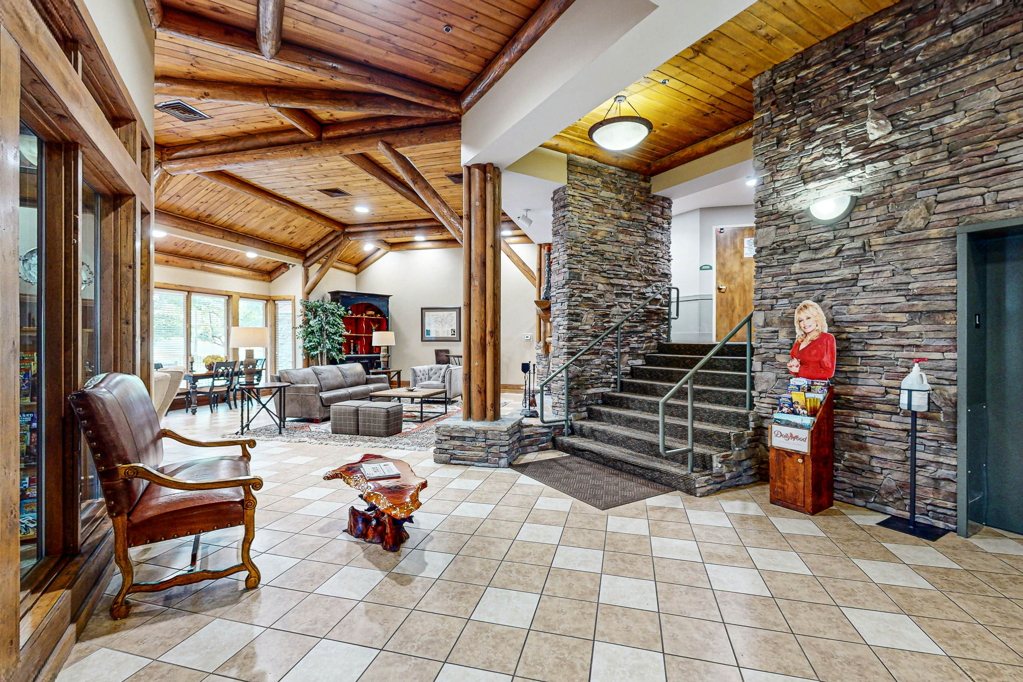 Charming Condo W Fireplace, Sleeps 8・Hot Tub・Gym