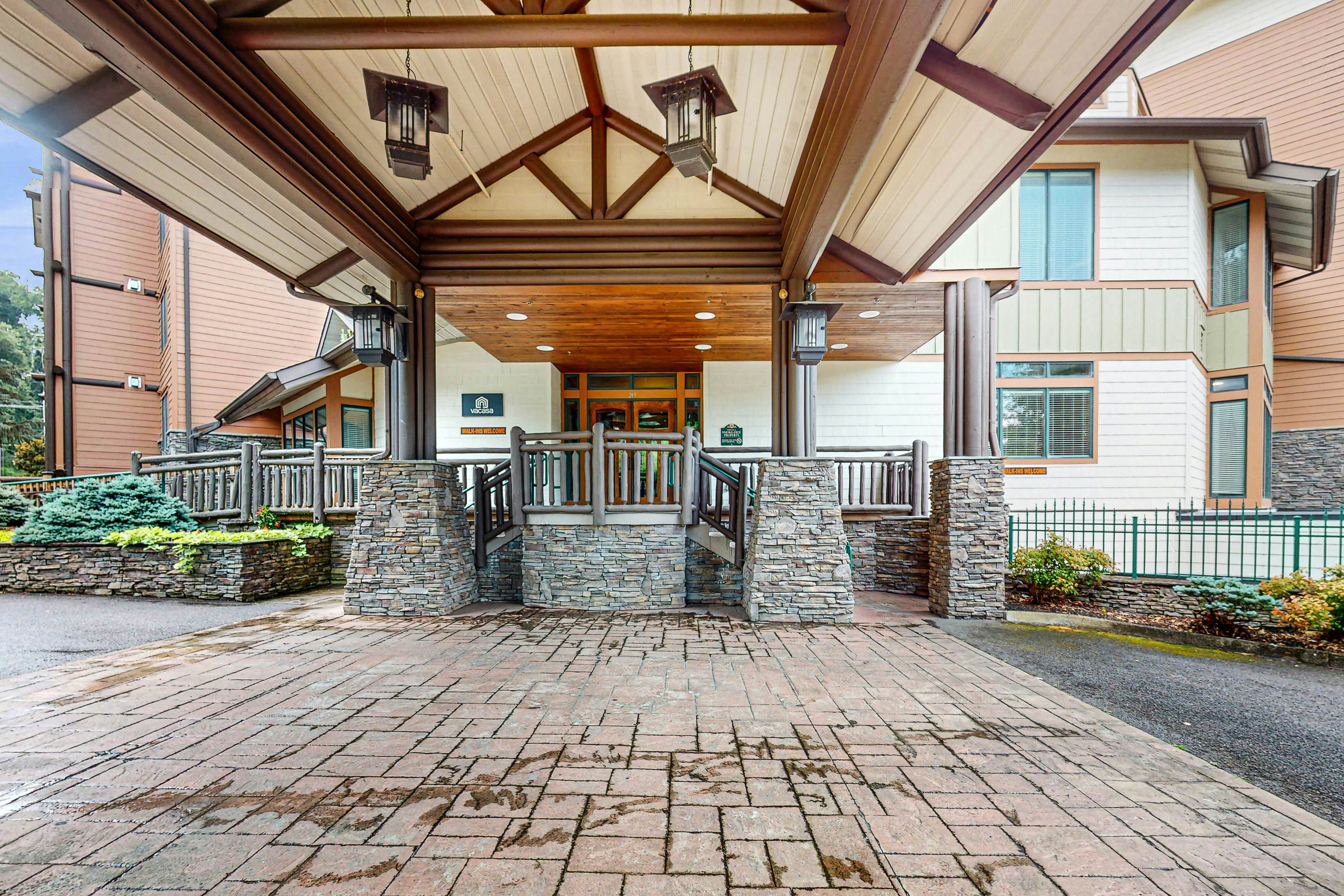 Charming Condo W Fireplace, Sleeps 8・Hot Tub・Gym