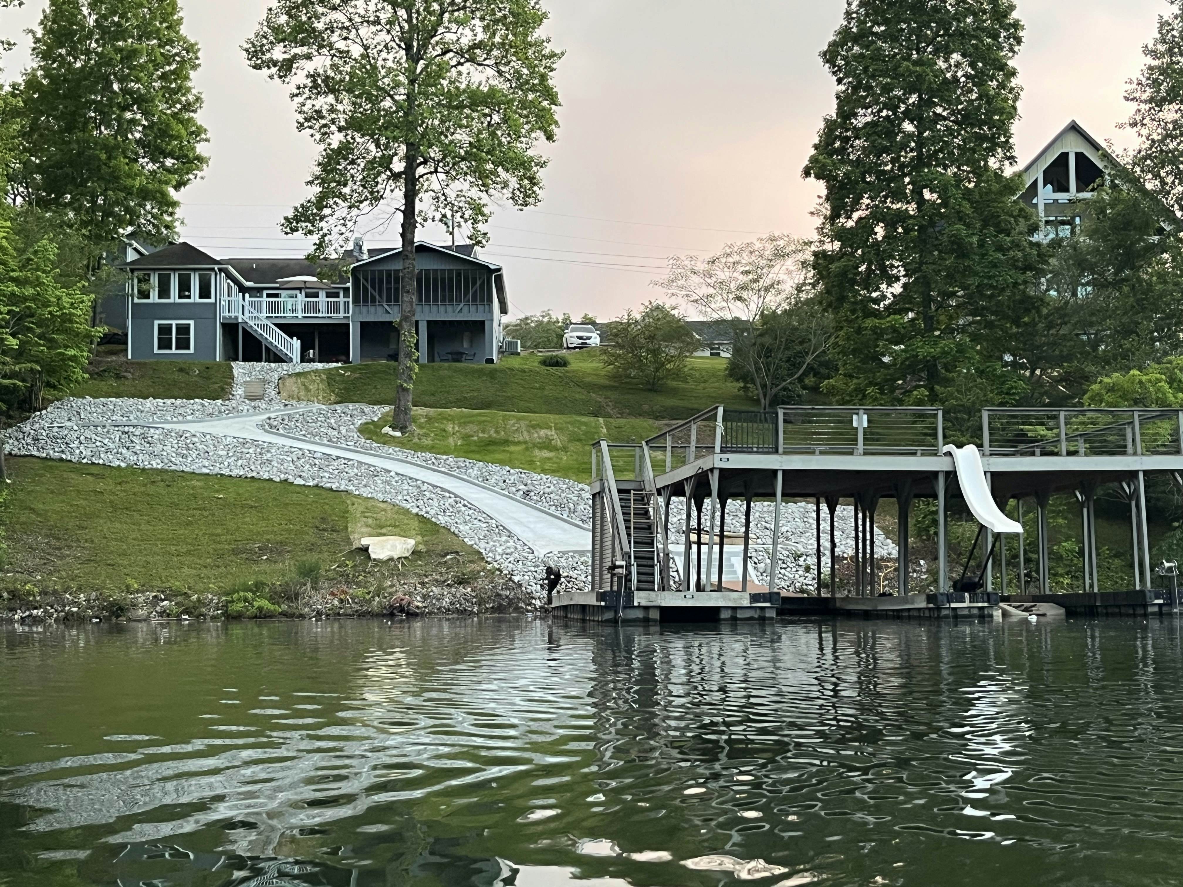 Serene Home, Sleeps 14・Dock・Waterslide | Nr Marina