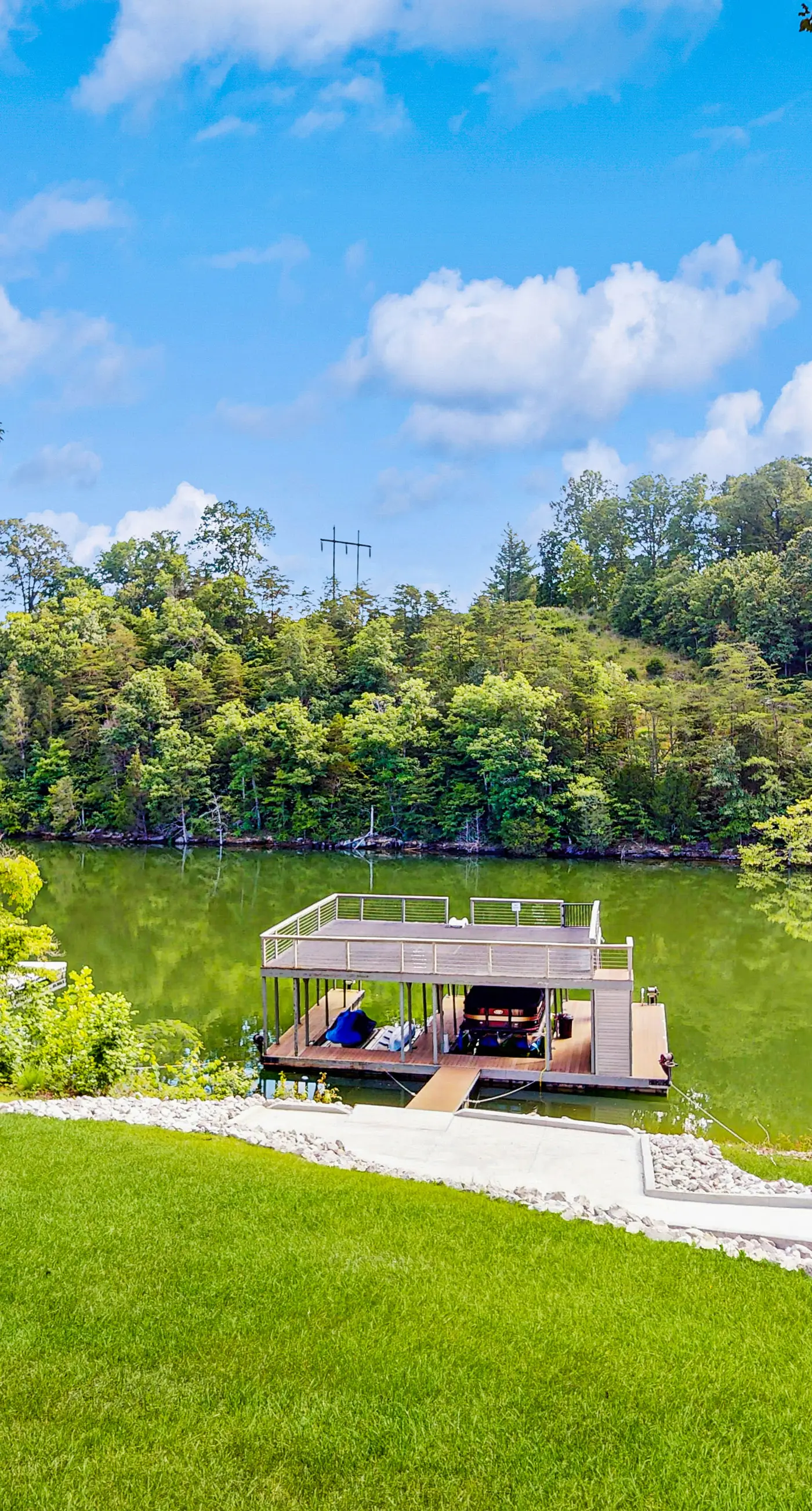 Serene Home, Sleeps 14, Dock, Waterslide, Near Marina