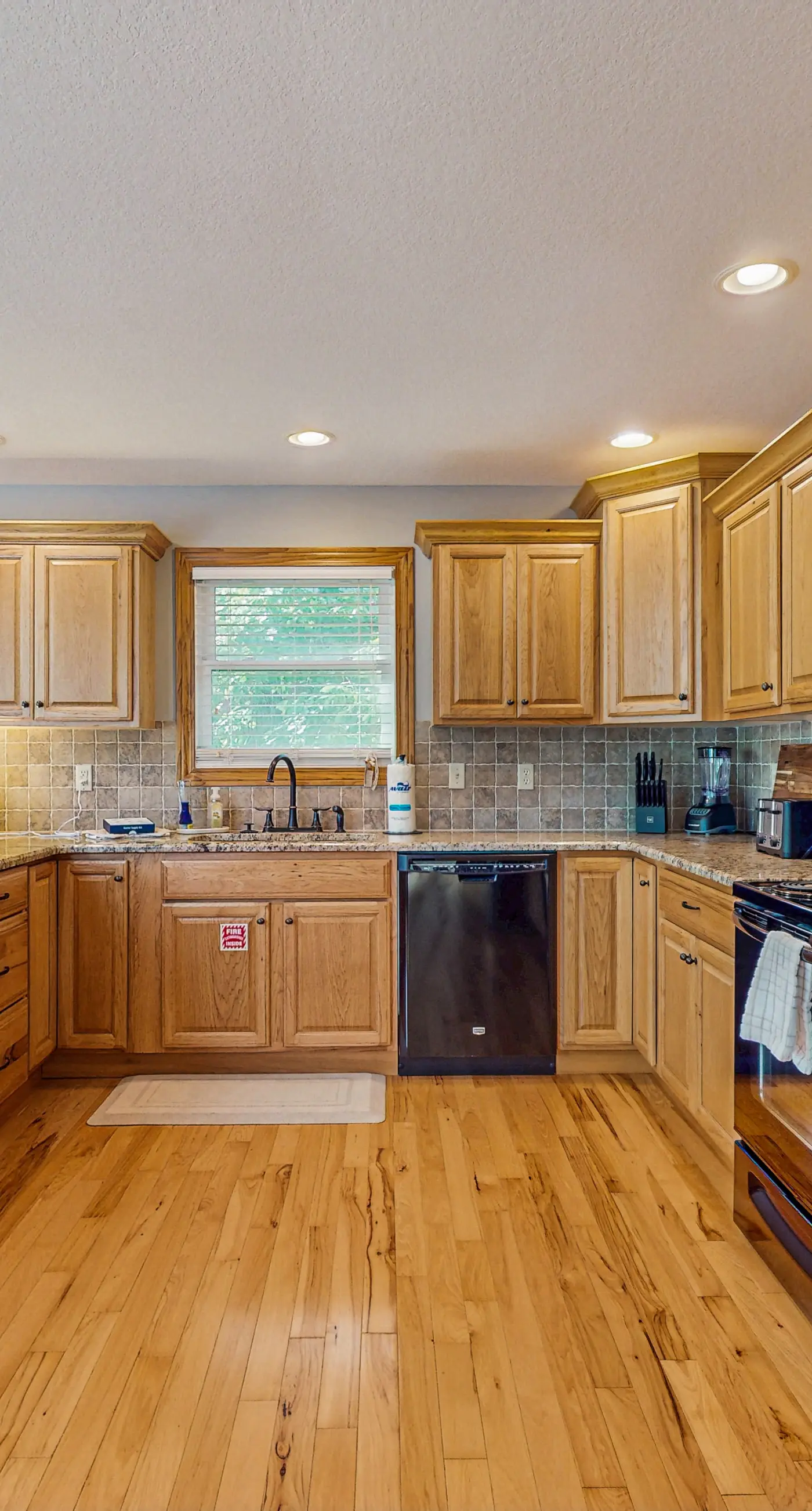 Serene Home, Sleeps 14, Dock, Waterslide, Near Marina