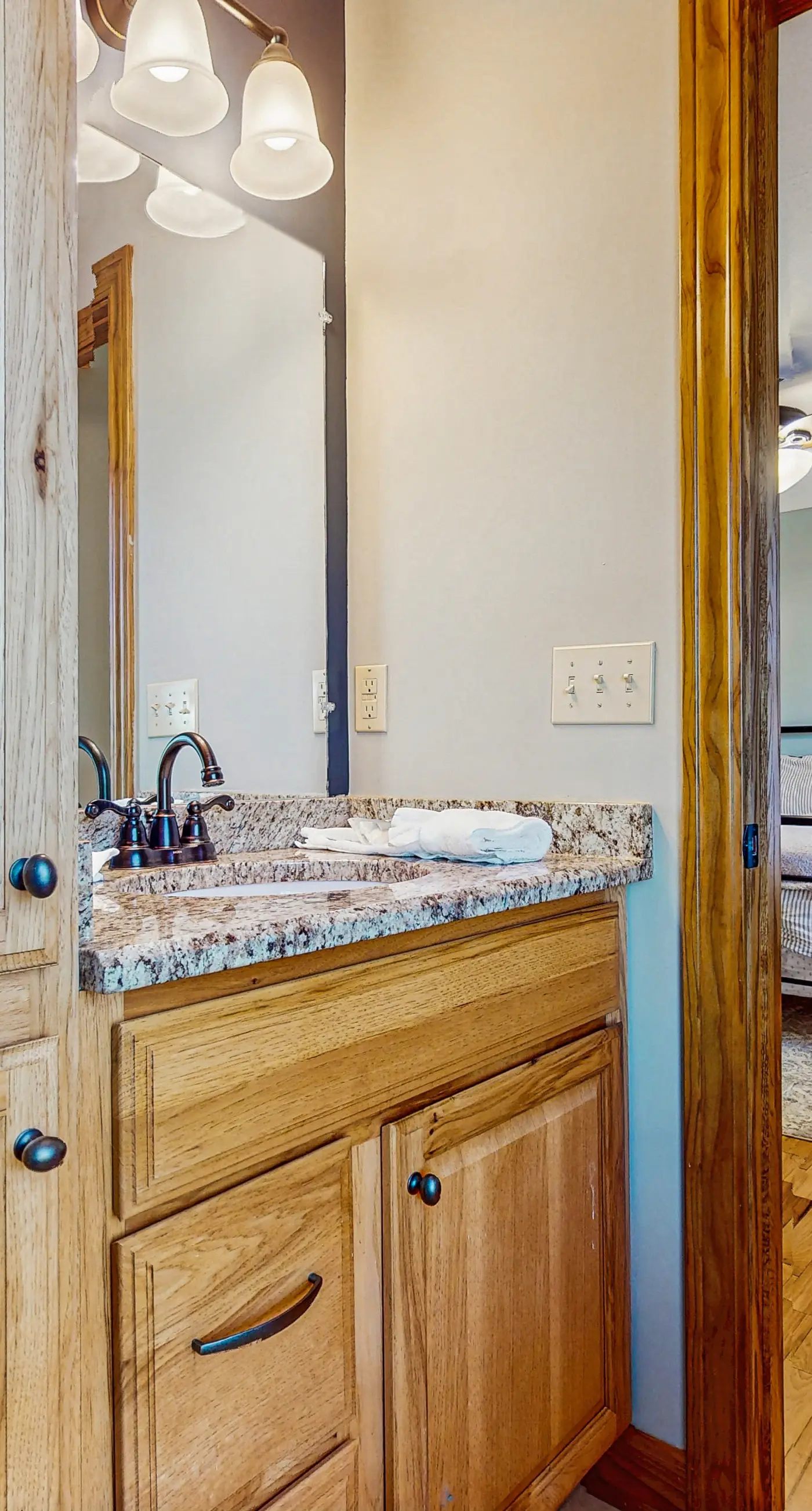 Serene Home, Sleeps 14, Dock, Waterslide, Near Marina