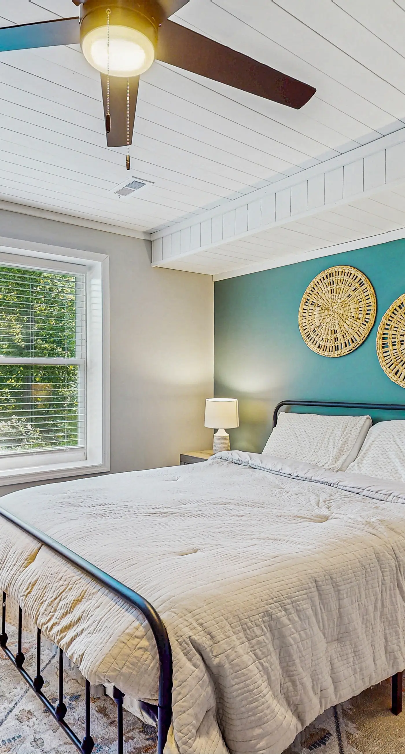 Serene Home, Sleeps 14, Dock, Waterslide, Near Marina