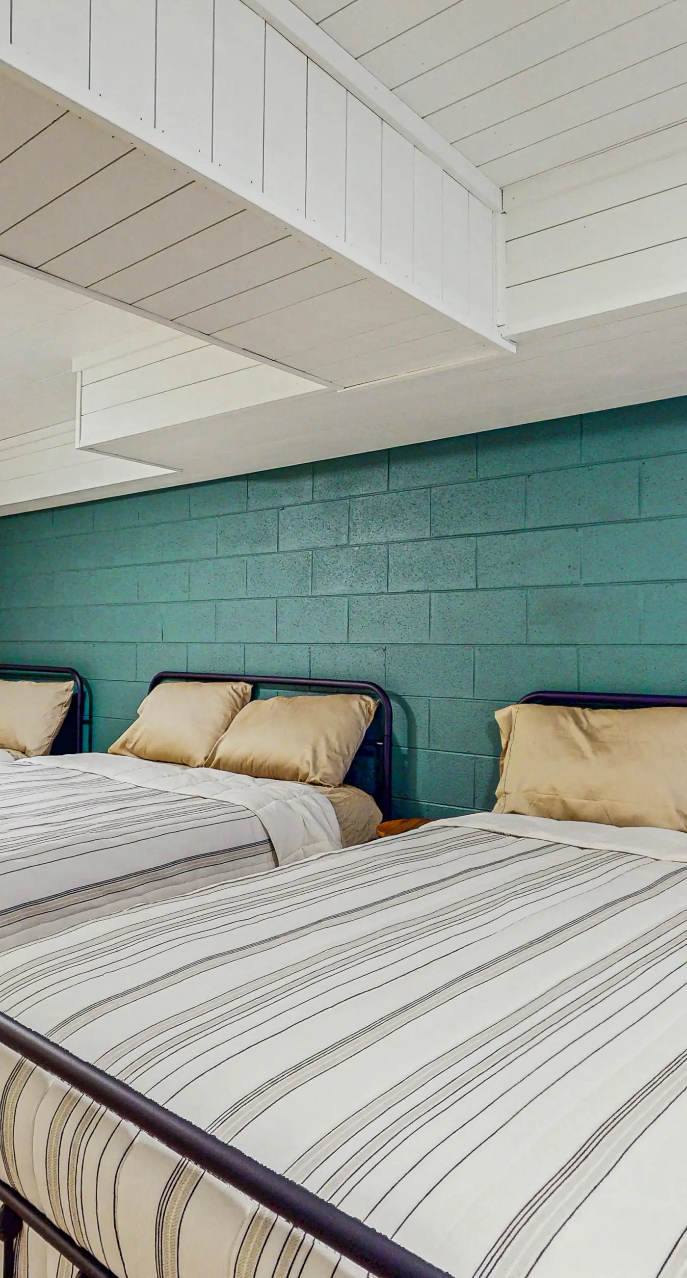 Serene Home, Sleeps 14, Dock, Waterslide, Near Marina