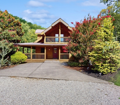 Cozy Lakeside Cabin, Sleeps 18, Game Room, Grill