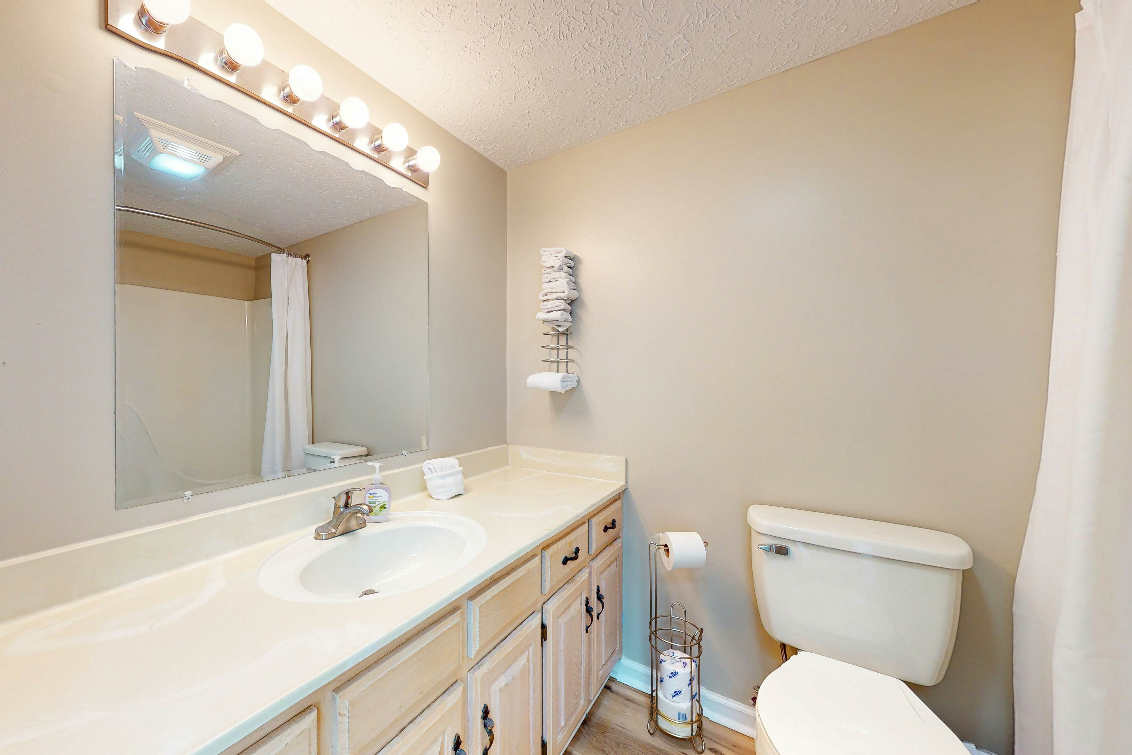 Peaceful Studio, Sleeps 4 W Views・Gym・Near Lake