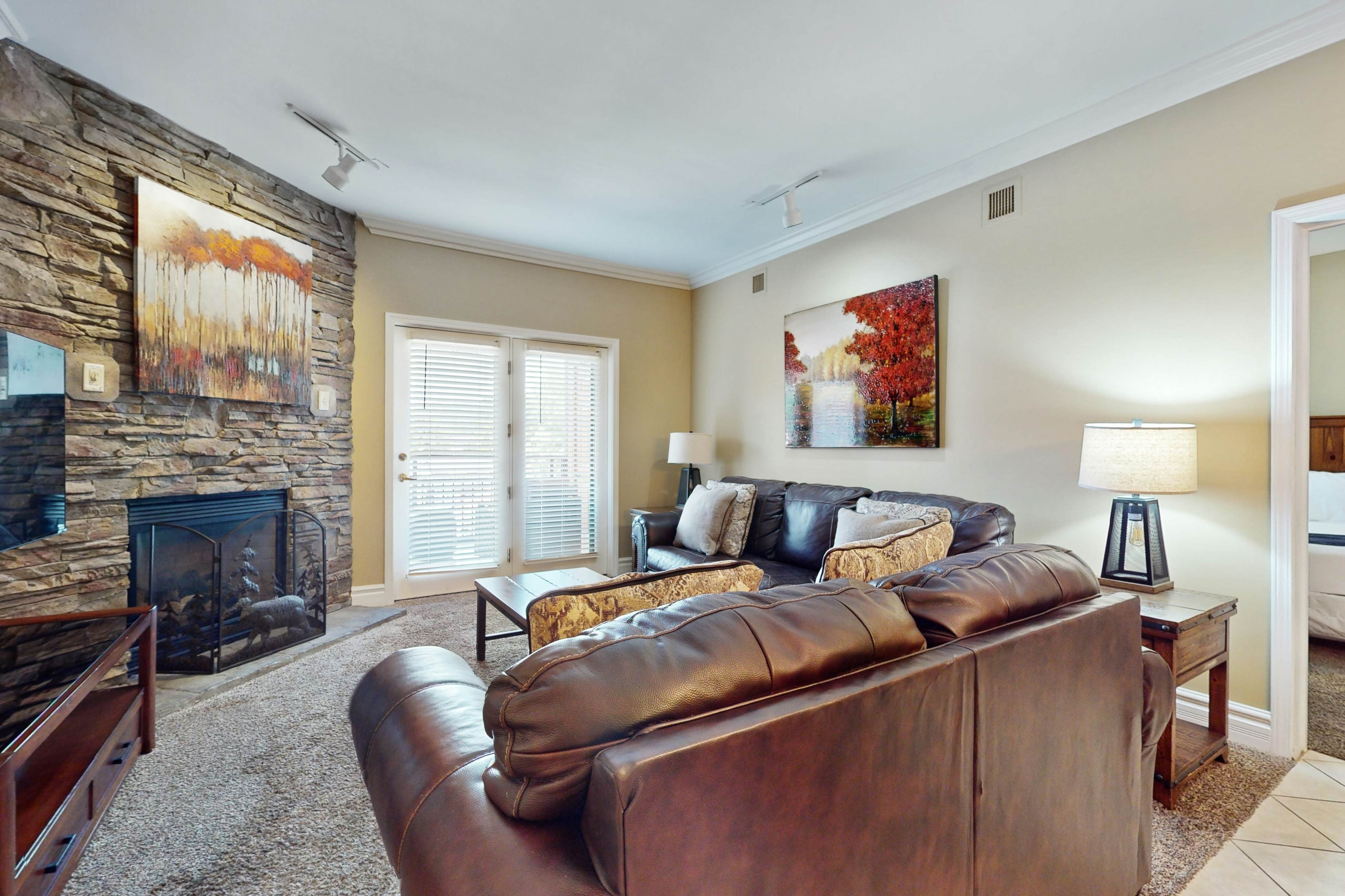 Homey Condo, Sleeps 6  W Balcony・Jetted Tub