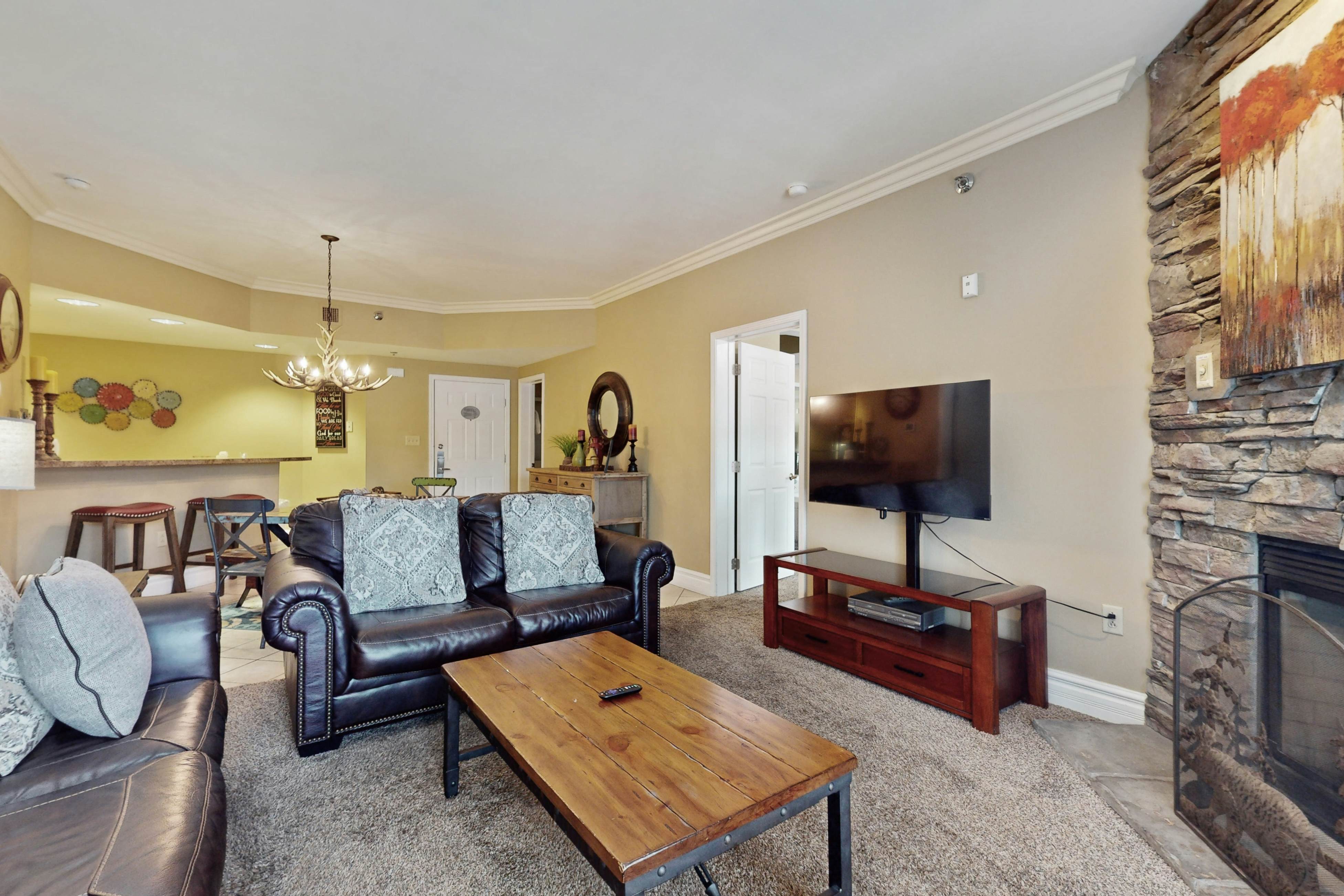 Homey Condo, Sleeps 6  W Balcony・Jetted Tub