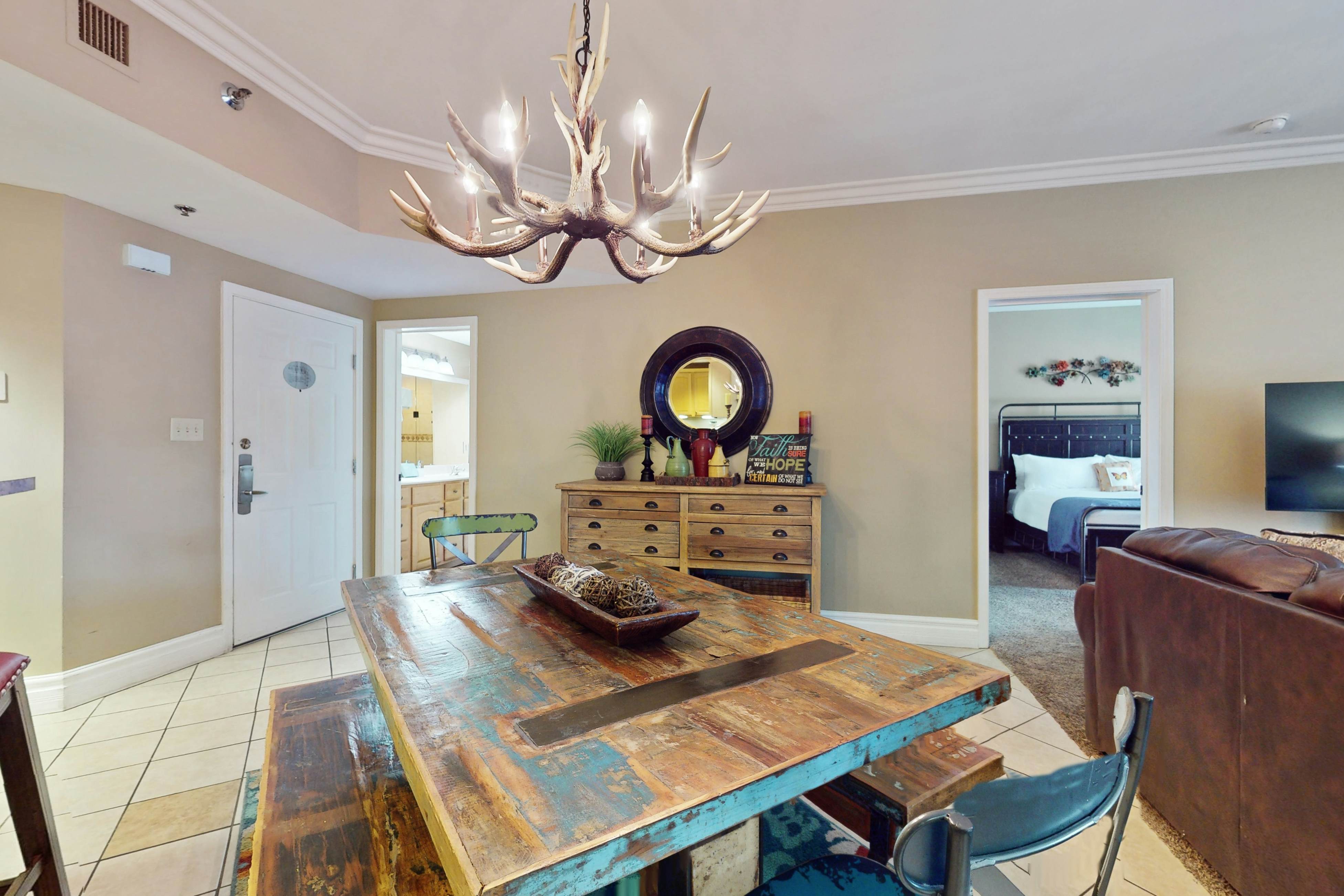 Homey Condo, Sleeps 6  W Balcony・Jetted Tub